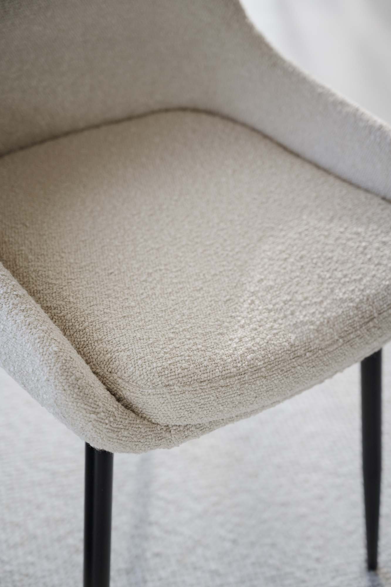 Edles Möbelstück: Stuhl Sierra 2er Set Boucle Beige für stilvolle Einrichtung.