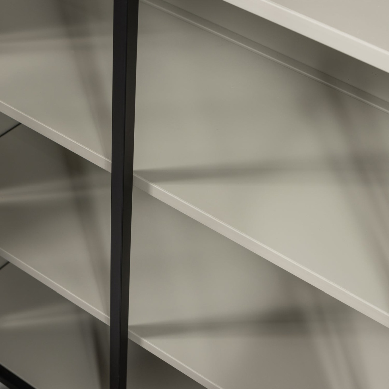 Vitrine Exhibit XL aus Metall, Schwarz