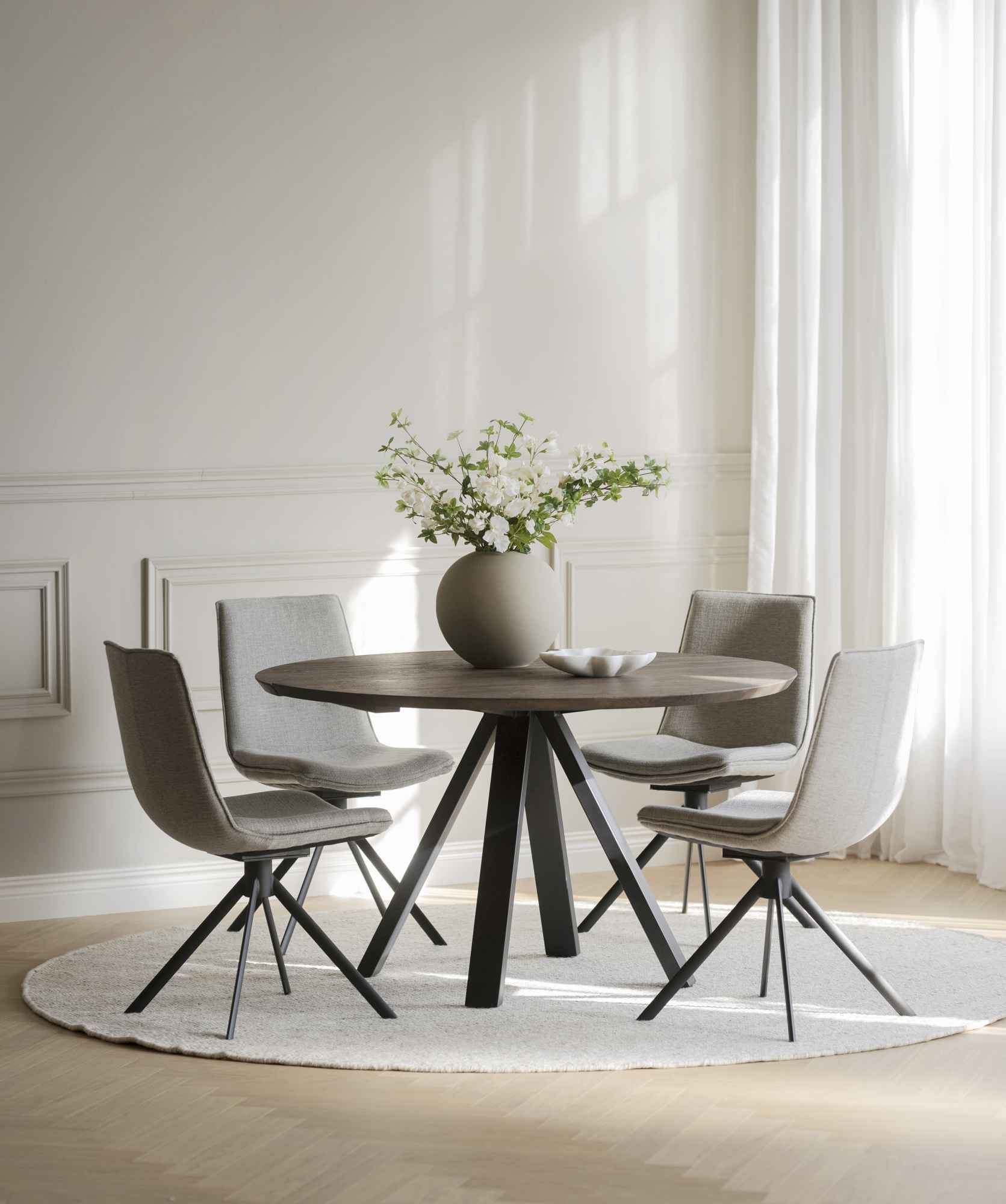 Komfortabel & schön – Stuhl Lowell 2er Set Drehgestell, Stoff Grau.