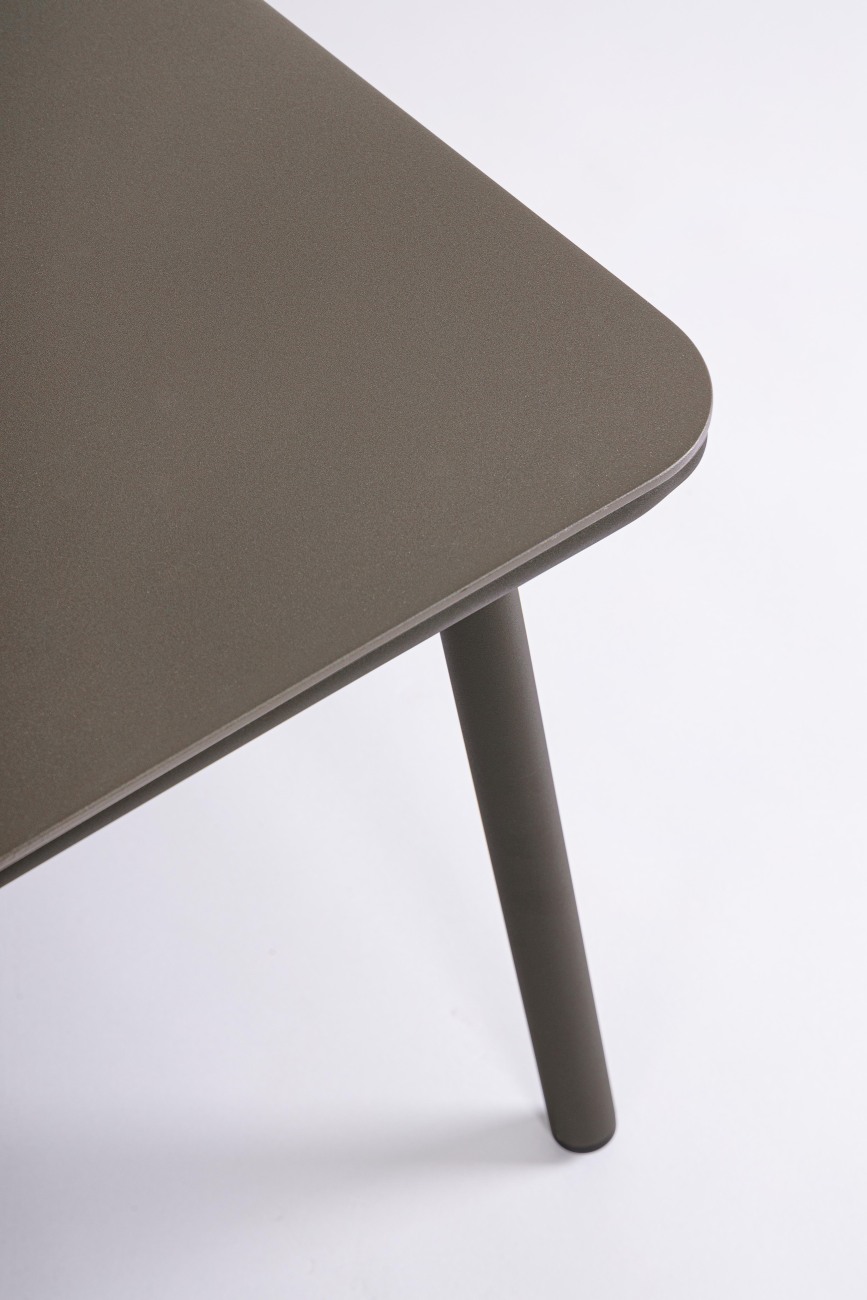 Couchtisch Spike aus Aluminium, Raven