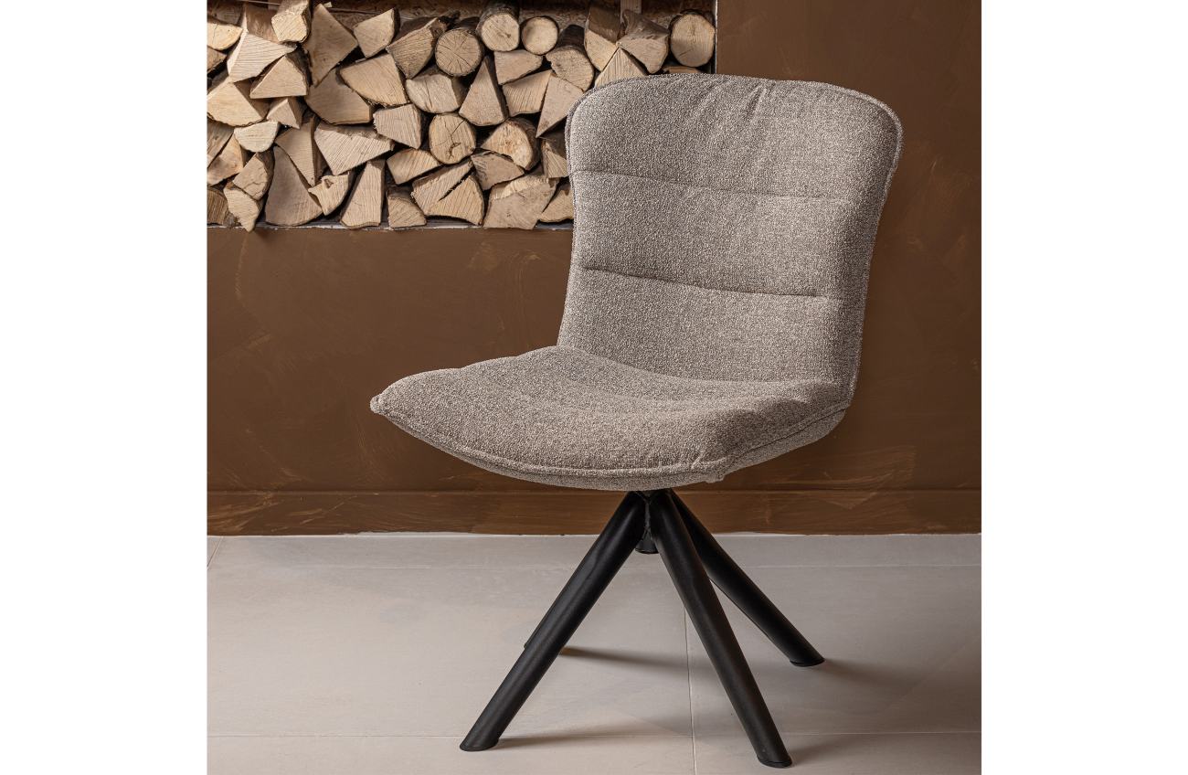 Der Esszimmerstuhl Nika  überzeugt mit seinem modernen Stil. Gefertigt wurde er aus Stoff, welches einen Taupe Farbton besitzt. Das Gestell ist aus Metall und hat eine schwarze Farbe. Der Stuhl besitzt eine Sitzhöhe von 49 cm und ist drehbar.