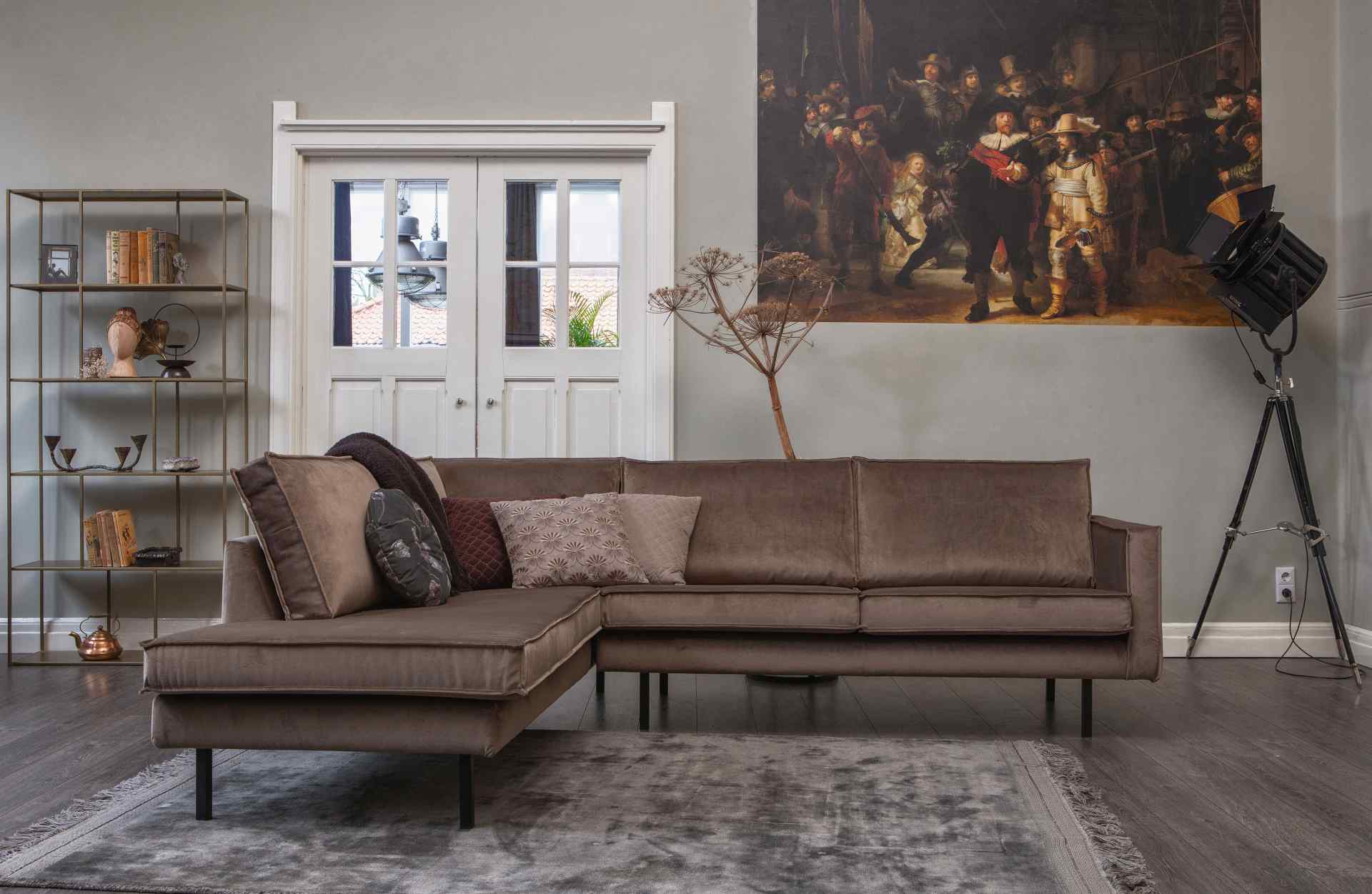 Der Teppich Ravel überzeugt mit seinem modernen Design. Gefertigt wurde er aus Kunststofffasern, welche einen Anthrazit Farbton besitzt. Der Teppich besitzt eine Größe von 170x240 cm.