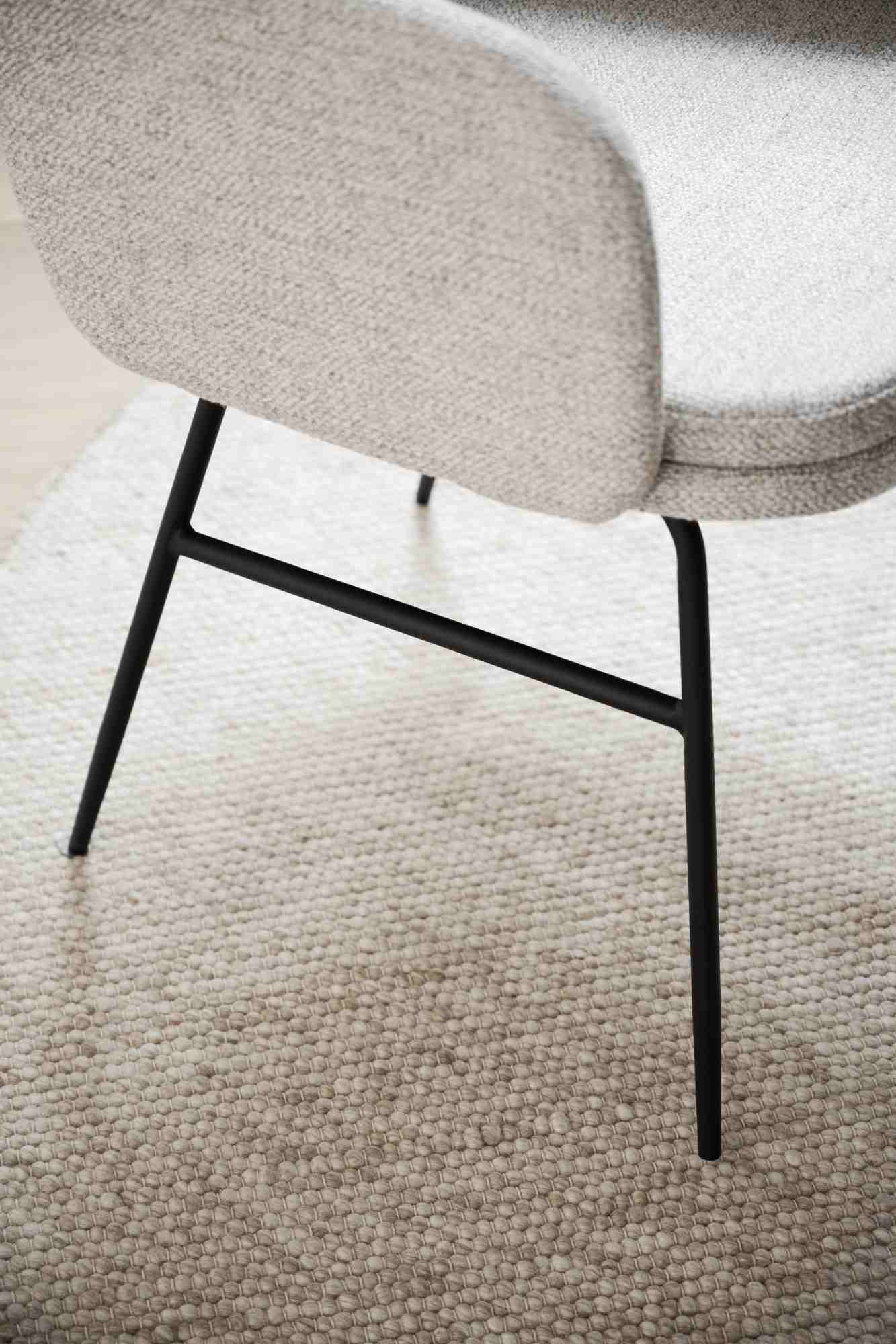 Stuhl Conklin 2er Set mit Armlehne, Hellbeige – überzeugt mit zeitlosem Stil.