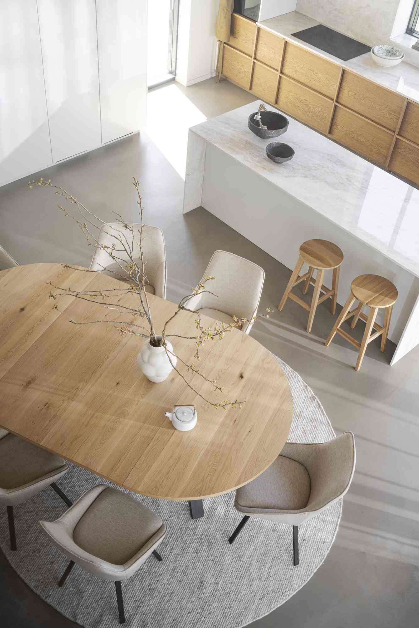 Esstisch Maddock Rund 135cm, Eiche Natur – überzeugt mit zeitlosem Stil.