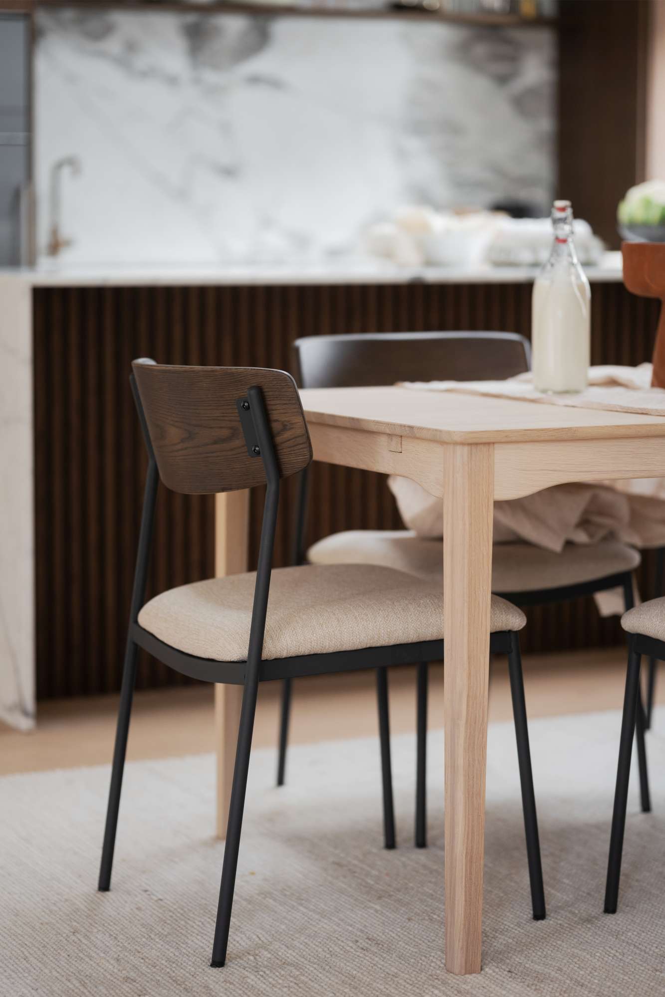 Design trifft Funktion: Esstisch Markham 180x90cm, Eiche Weiß pigmentiert.