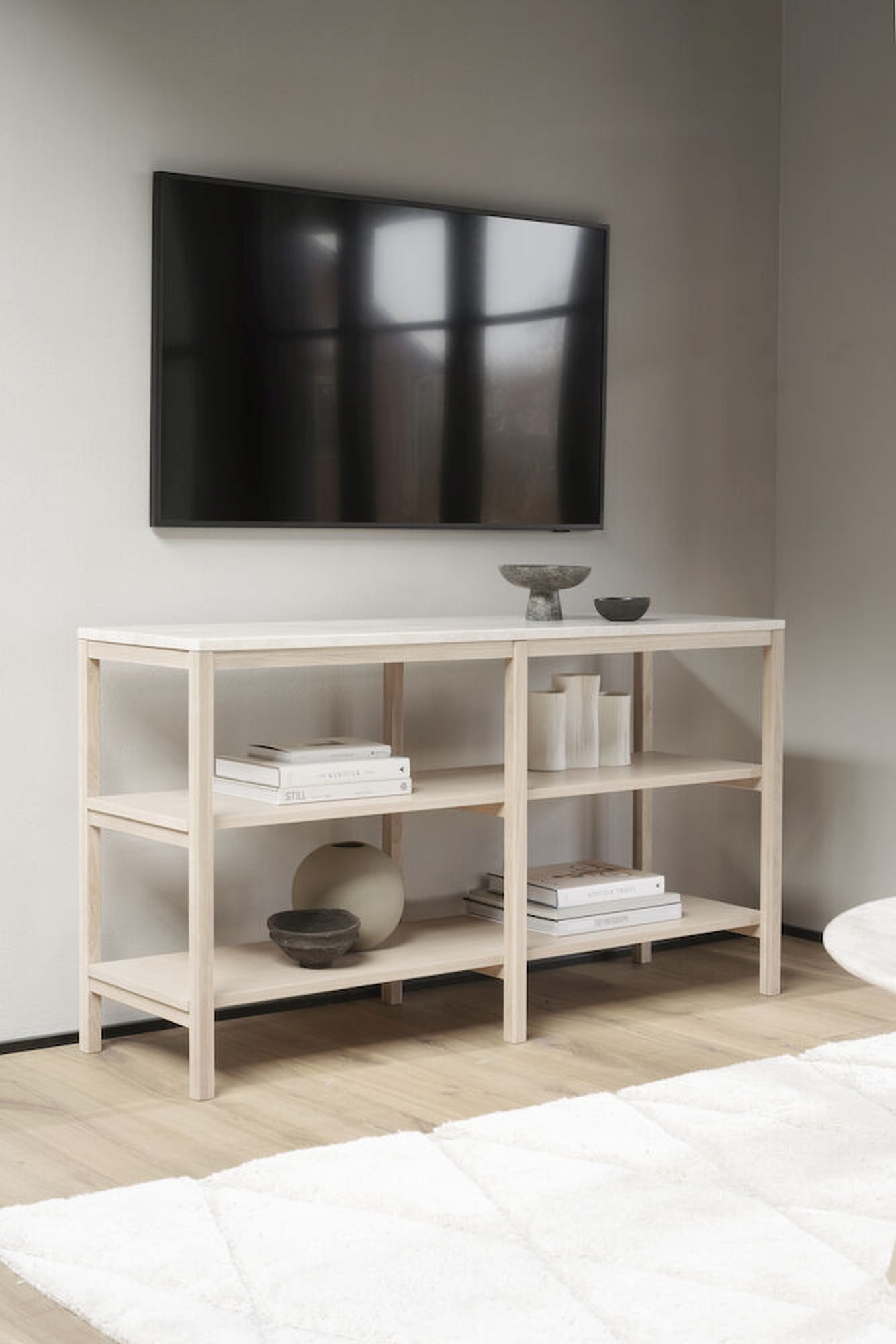 Konsole Orwel 140x40x75cm, Traventin / Eiche Whitewash passt perfekt in stilvolle Wohnräume.