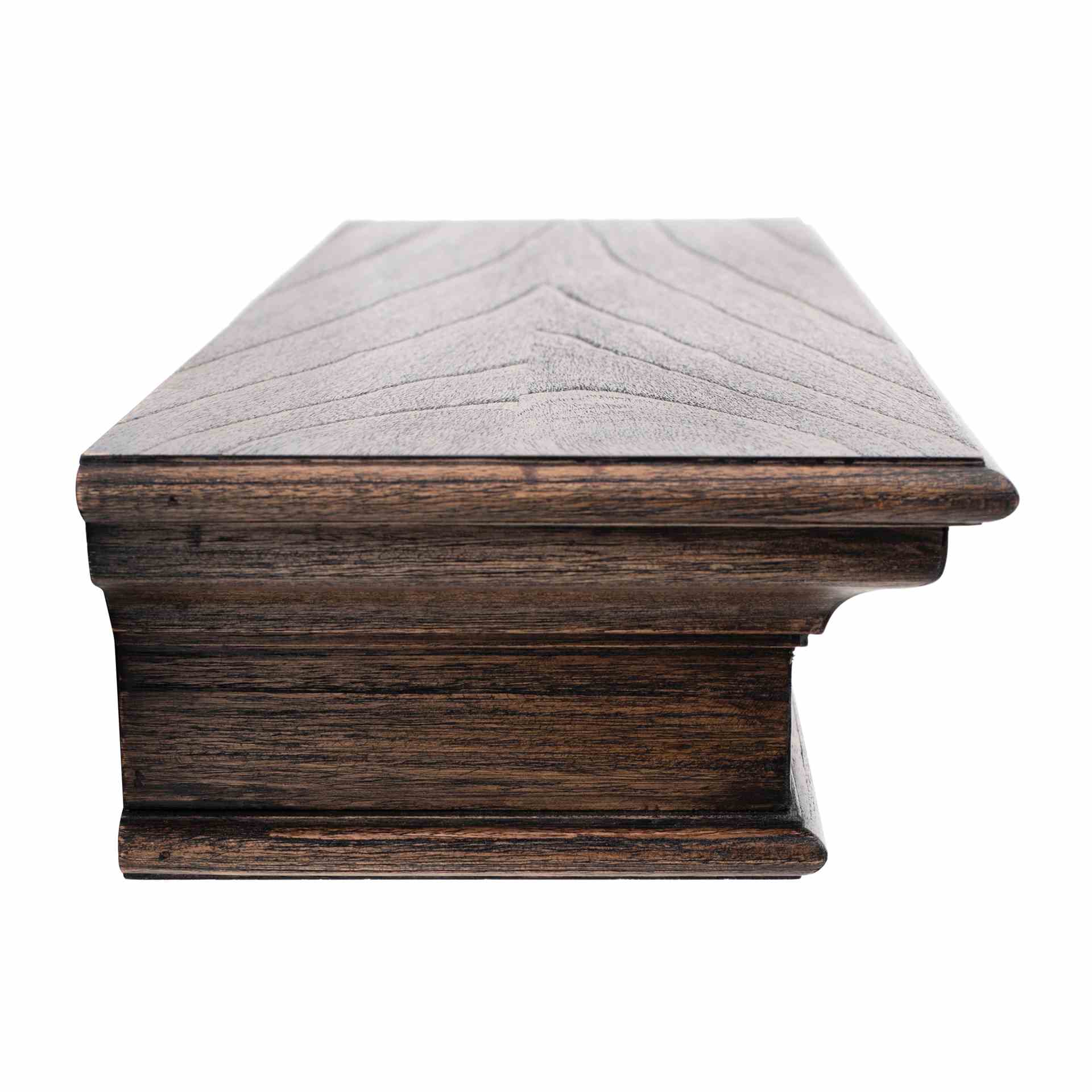 Das Wandregal Halifax Mindi überzeugt mit seinem Landhaus Stil. Gefertigt wurde es aus Mahagoni Holz, welches einen braunen Farbton besitzt. Das Regal besitzt eine Breite von 80 cm.