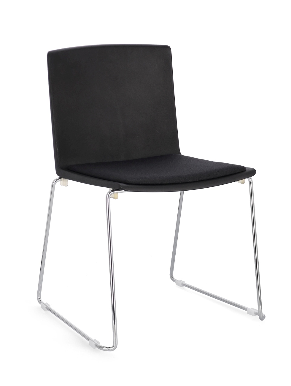 Der Esszimmerstuhl Giulia überzeugt mit seinem modernen Stil. Gefertigt wurde er aus Kunststoff, welches einen schwarzen Farbton besitzt. Das Gestell ist aus Metall und hat eine silberne Farbe. Der Stuhl besitzt eine Sitzhöhe von 46 cm.