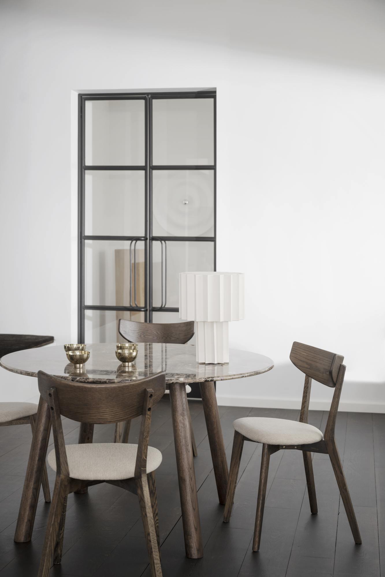 Design trifft Funktion: Stuhl Ami Eiche 2er Set, Braun / Sand.