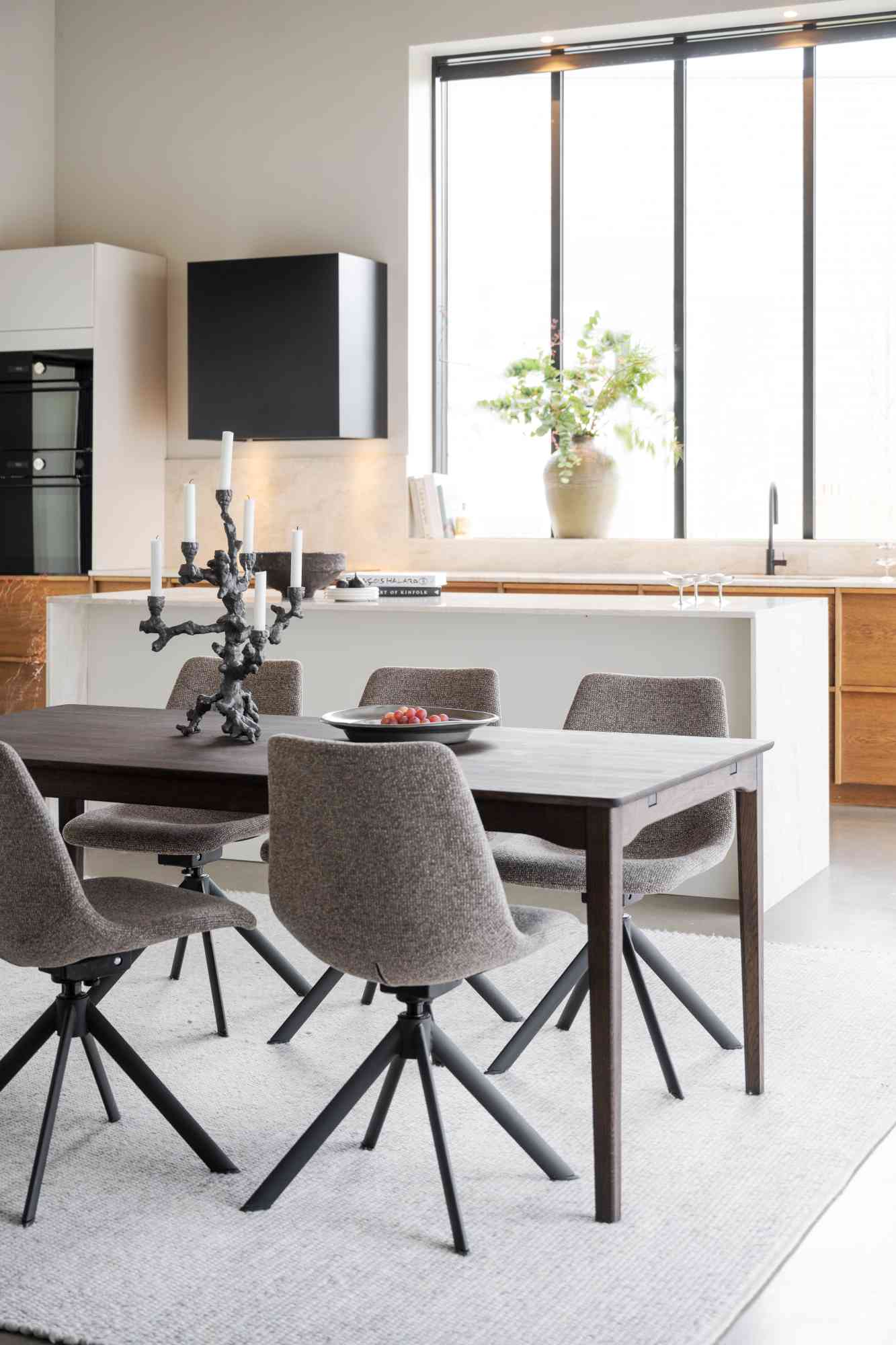 Komfortabel & schön – Esstisch Markham 180x90cm, Eiche Braun.