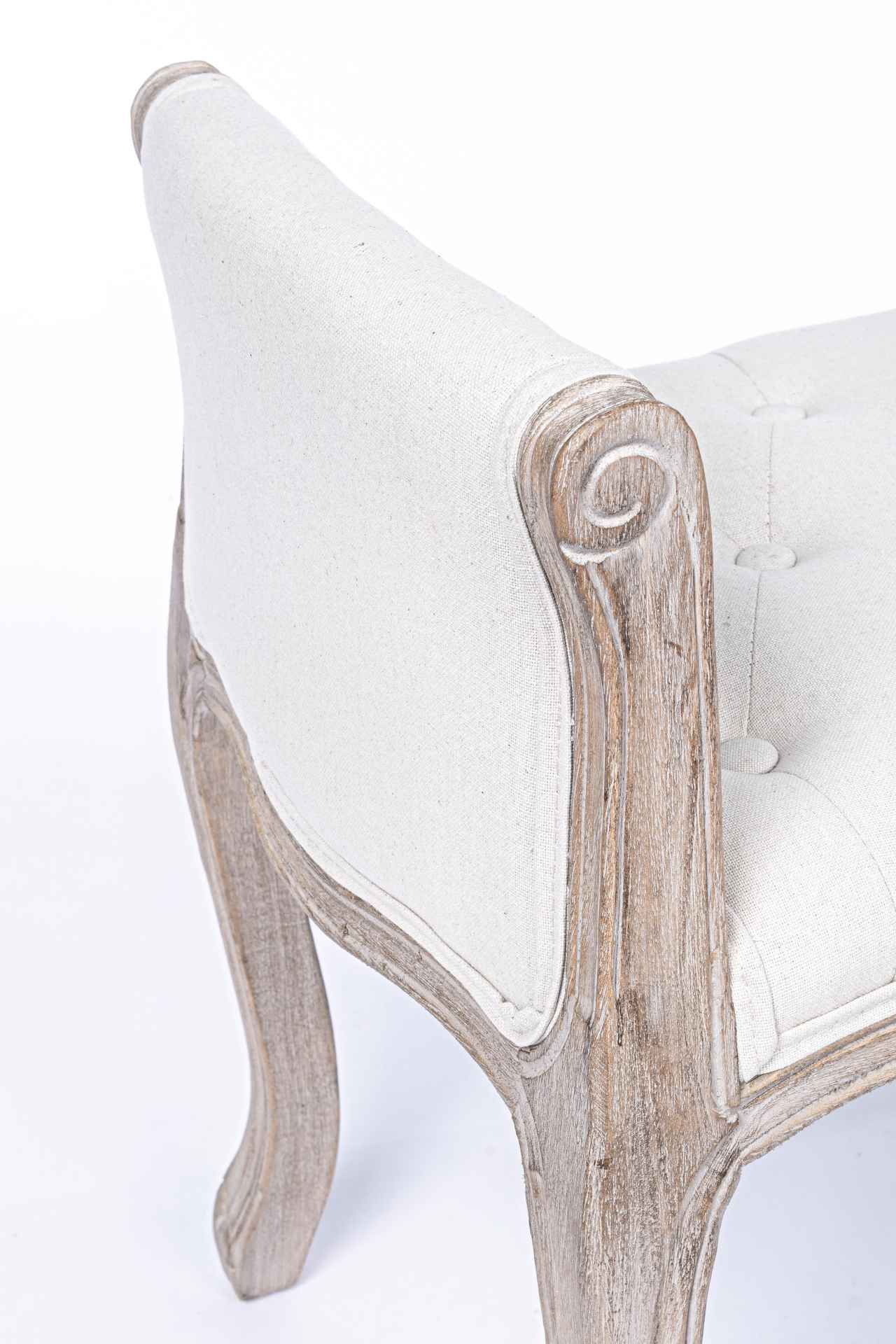 Die Bank Diva überzeugt mit ihrem klassischem Design. Gefertigt wurde die Bank aus einem Stoff-Bezug welcher aus einem Mix aus Baumwolle und Leinen ist, dieser hat einen weißen Farbton. Das Gestell ist aus Holz und ist natürlich gehalten. Die Sitzhöhe bet