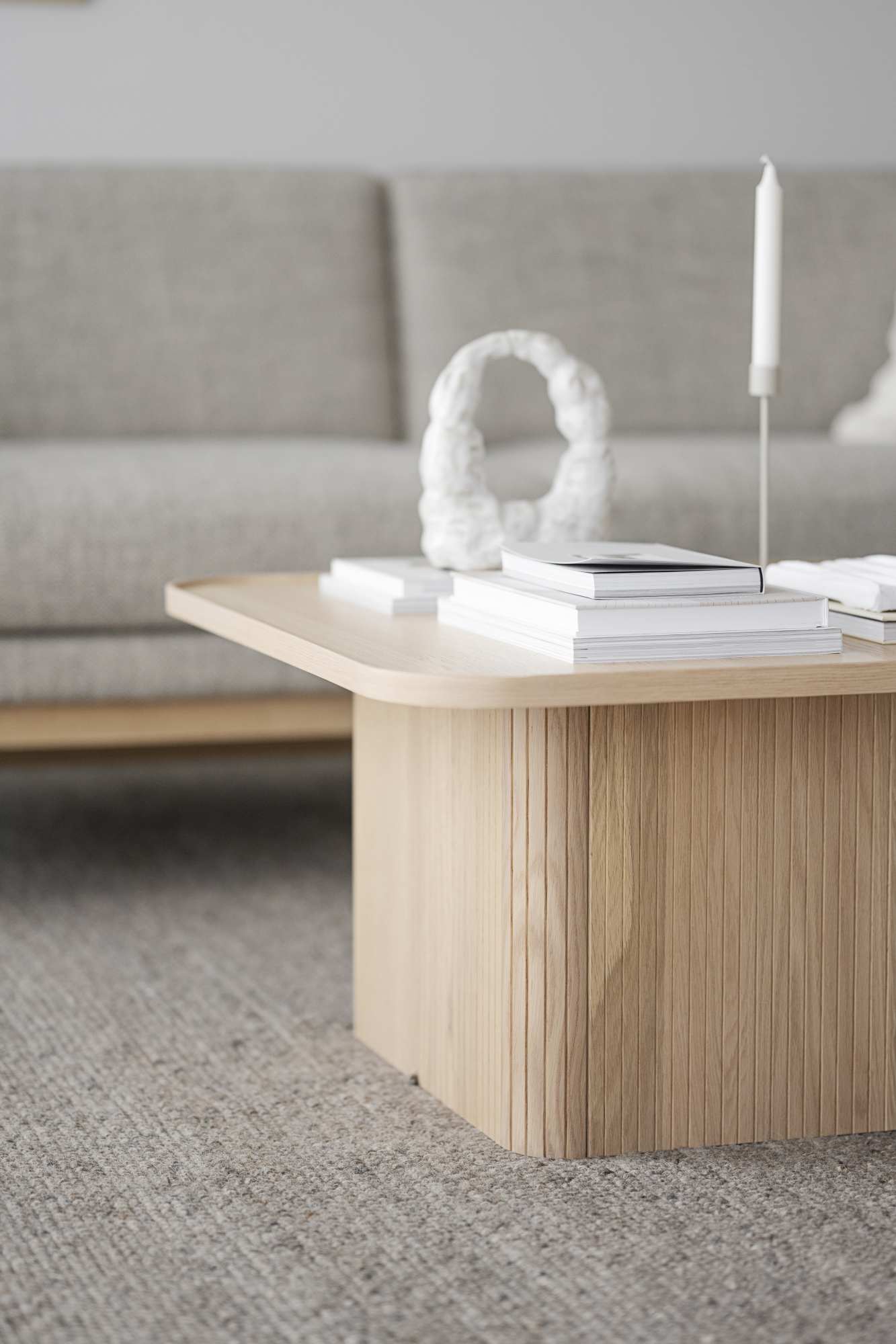 Jetzt entdecken: Couchtisch Sullivan, Weiß pigmentiert, 80x80x40cm mit hochwertiger Verarbeitung.