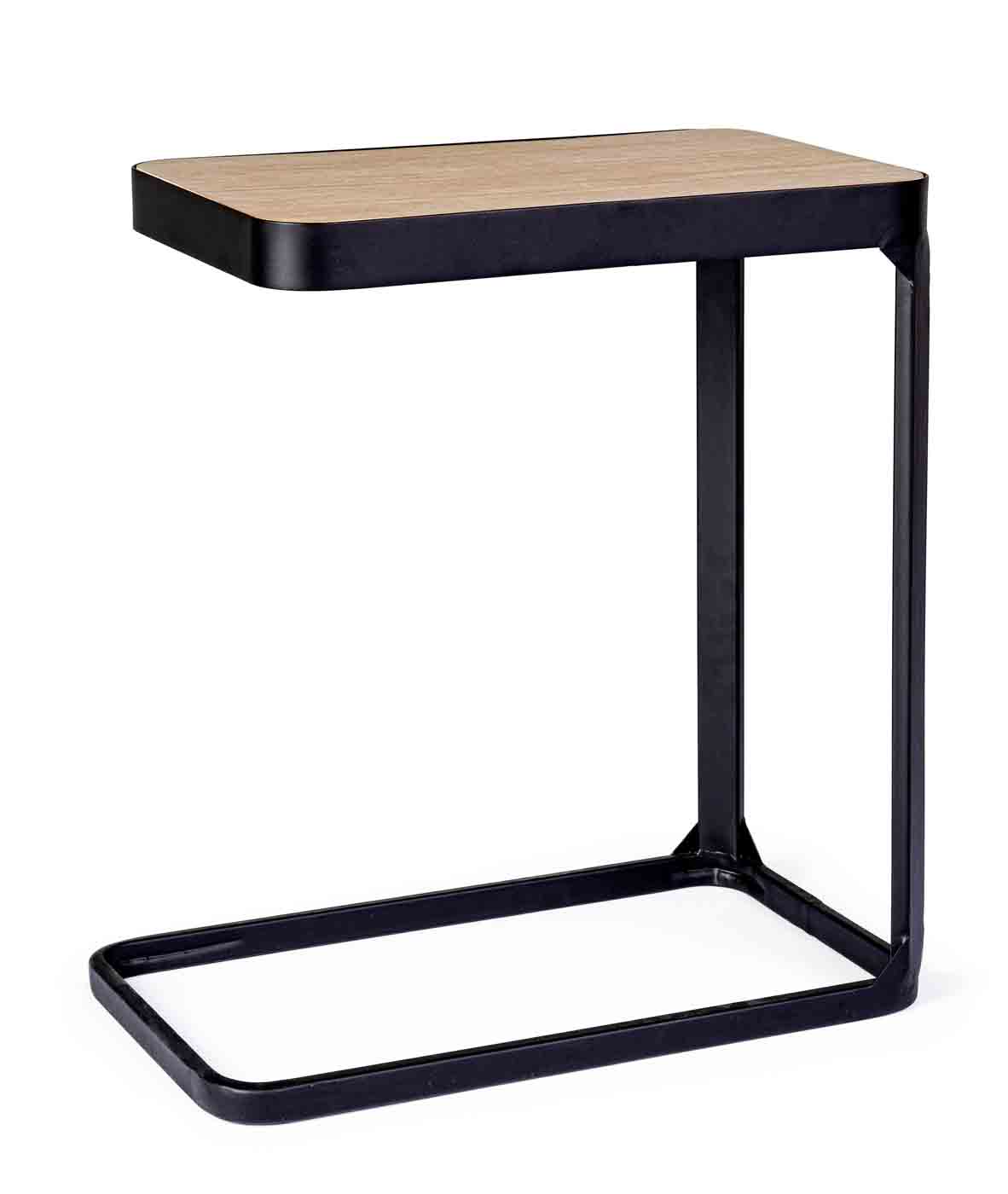 Die Tischplatte des Beistelltisches Everitt wurde aus Tannenholz gefertigt. Das Gestell des Tisches ist aus lackiertem Metall. Die Kombination von Holz und Metall erschafft ein modernes Design.