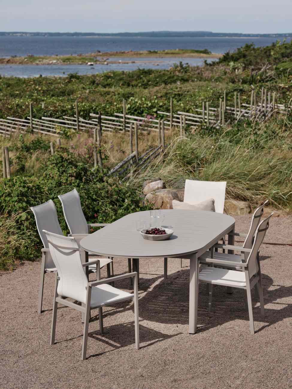 Gartenstuhl Comfy mit Armlehne, Taupe / Off-White