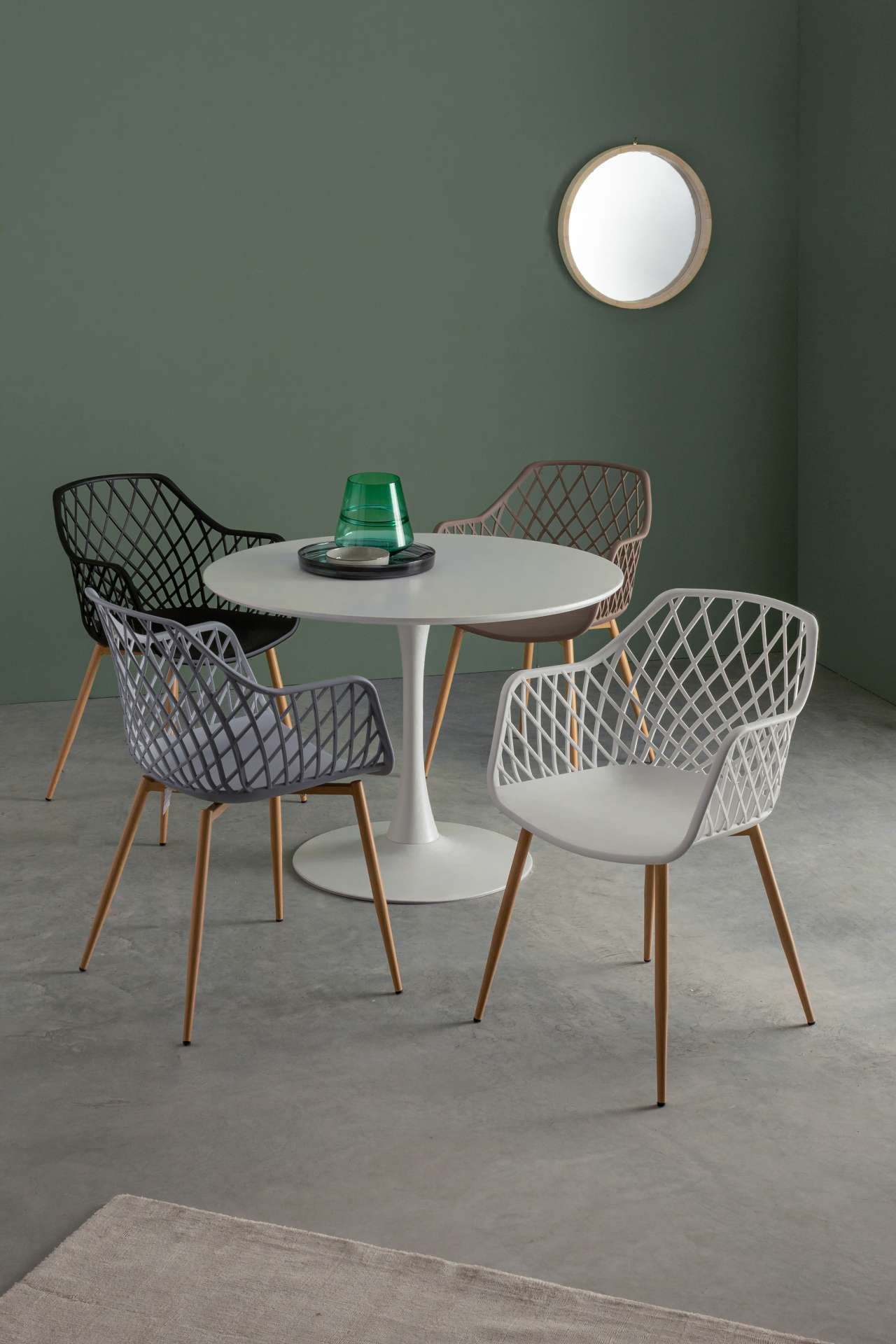 Der Stuhl Optik wurde aus Kunststoff gefertigt, welcher einen weißen Farbton besitzt. Das Gestell ist aus Metall und hat eine Holz-Optik. Das Design des Stuhls ist modern gehalten. Die Sitzhöhe beträgt 44 cm.