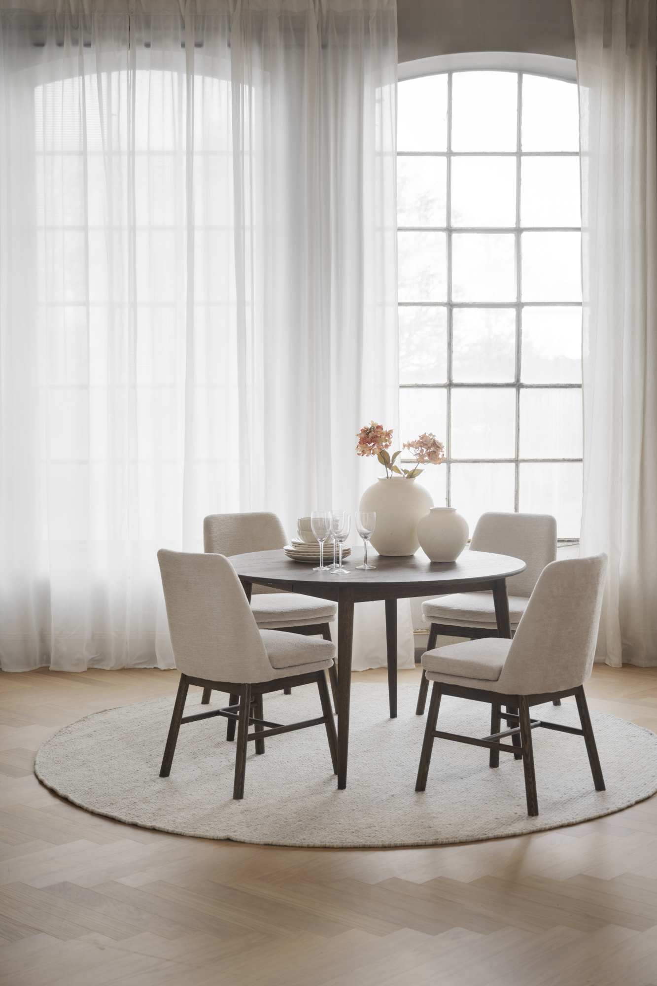 Ausziehtisch Tyler Rund 120/165cm, Eiche Braun passt perfekt in stilvolle Wohnräume.