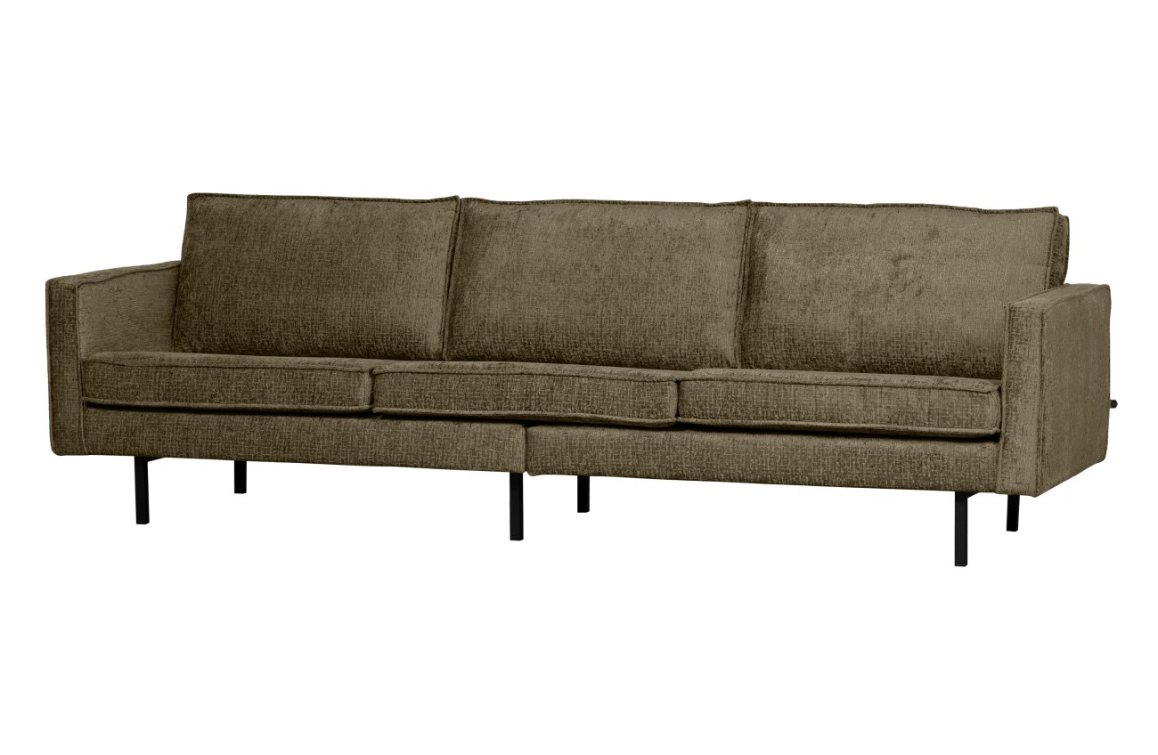 Das Sofa Rodeo überzeugt mit seinem modernen Stil. Gefertigt wurde es aus Struktursamt, welches einen dunkelbraunen Farbton besitzt. Das Gestell ist aus Metall und hat eine schwarze Farbe. Das Sofa besitzt eine Breite von 277 cm.