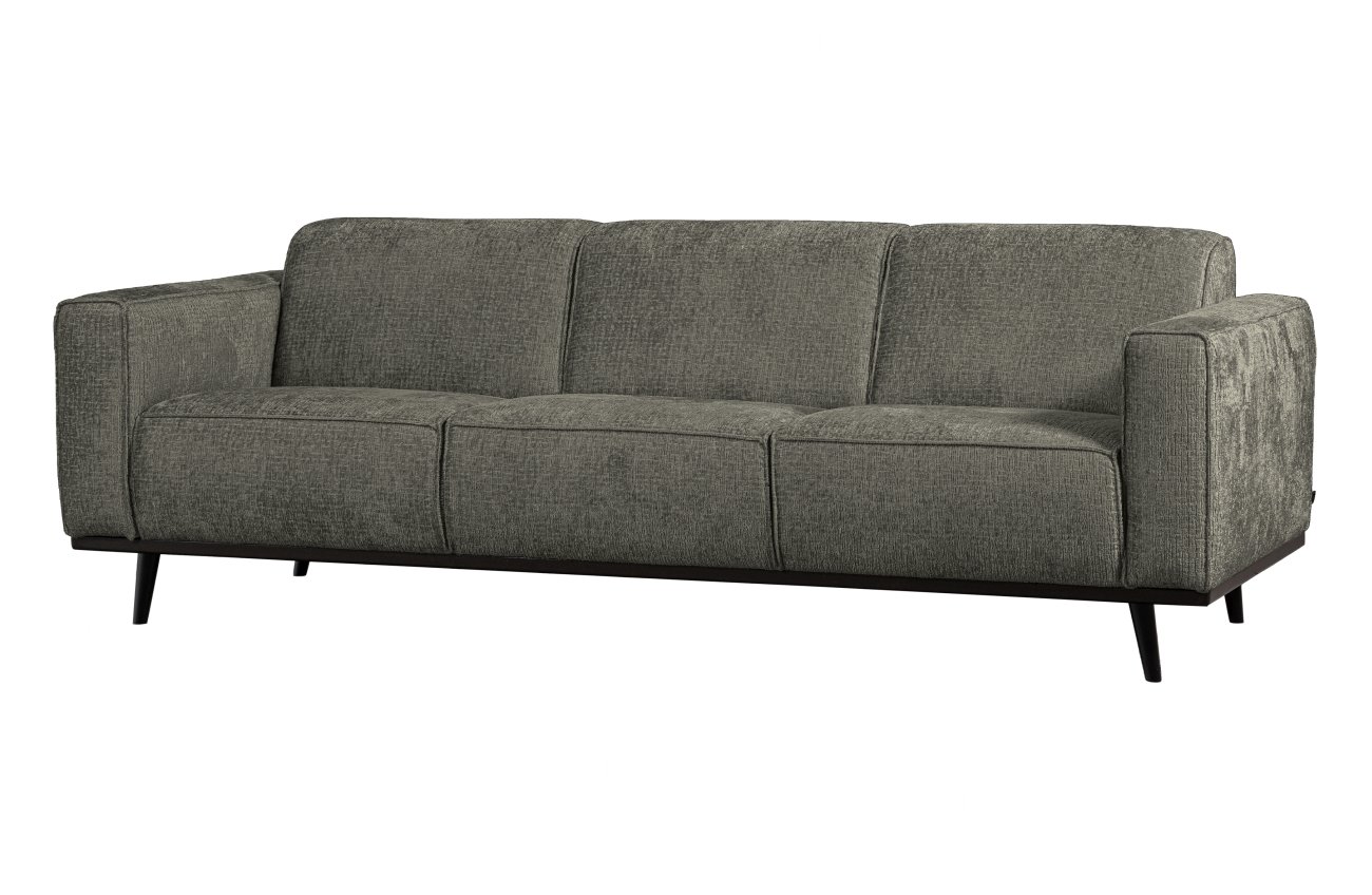 Das Sofa Statement überzeugt mit seinem modernen Stil. Gefertigt wurde es aus Struktursamt, welches einen graugrünen Farbton besitzt. Das Gestell ist aus Birkenholz und hat eine schwarze Farbe. Das Sofa besitzt eine Breite von 230 cm.