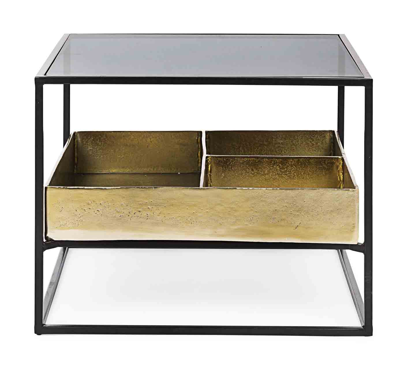 Stilvoller Beistelltischtisch Mavila verfügt über ein Stahlgestell, die Oberfläche ist aus Glas und der Tisch besitzt eine Unterplatte welche vergoldet wurde.