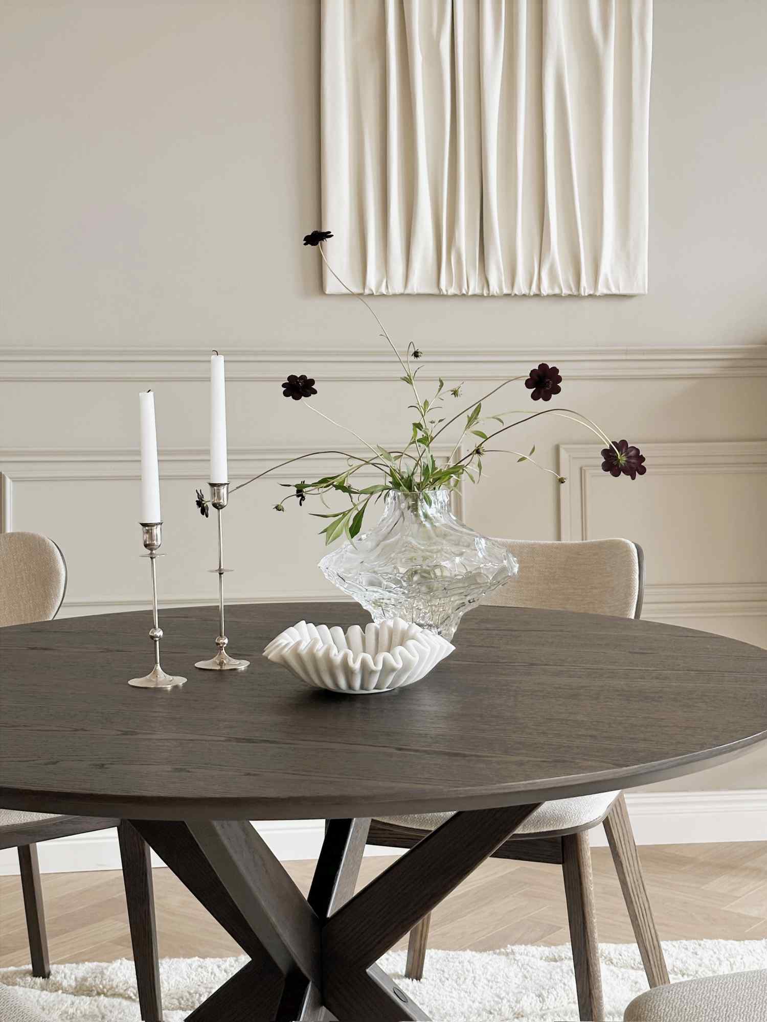 Hochwertiger Esstisch Calverton Rund, 120cm, Braun für jede Einrichtung.