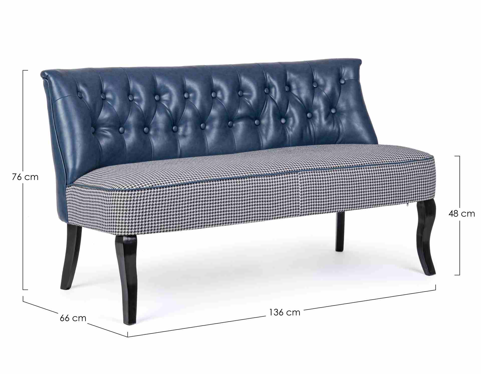 Das Sofa Batilda überzeugt mit seinem klassischen Design. Gefertigt wurde es aus Kunstleder, welches einen blauen Farbton besitzt. Das Gestell ist aus Kiefernholz und hat eine schwarze Farbe. Das Sofa ist in der Ausführung als 2-Sitzer. Die Breite beträgt