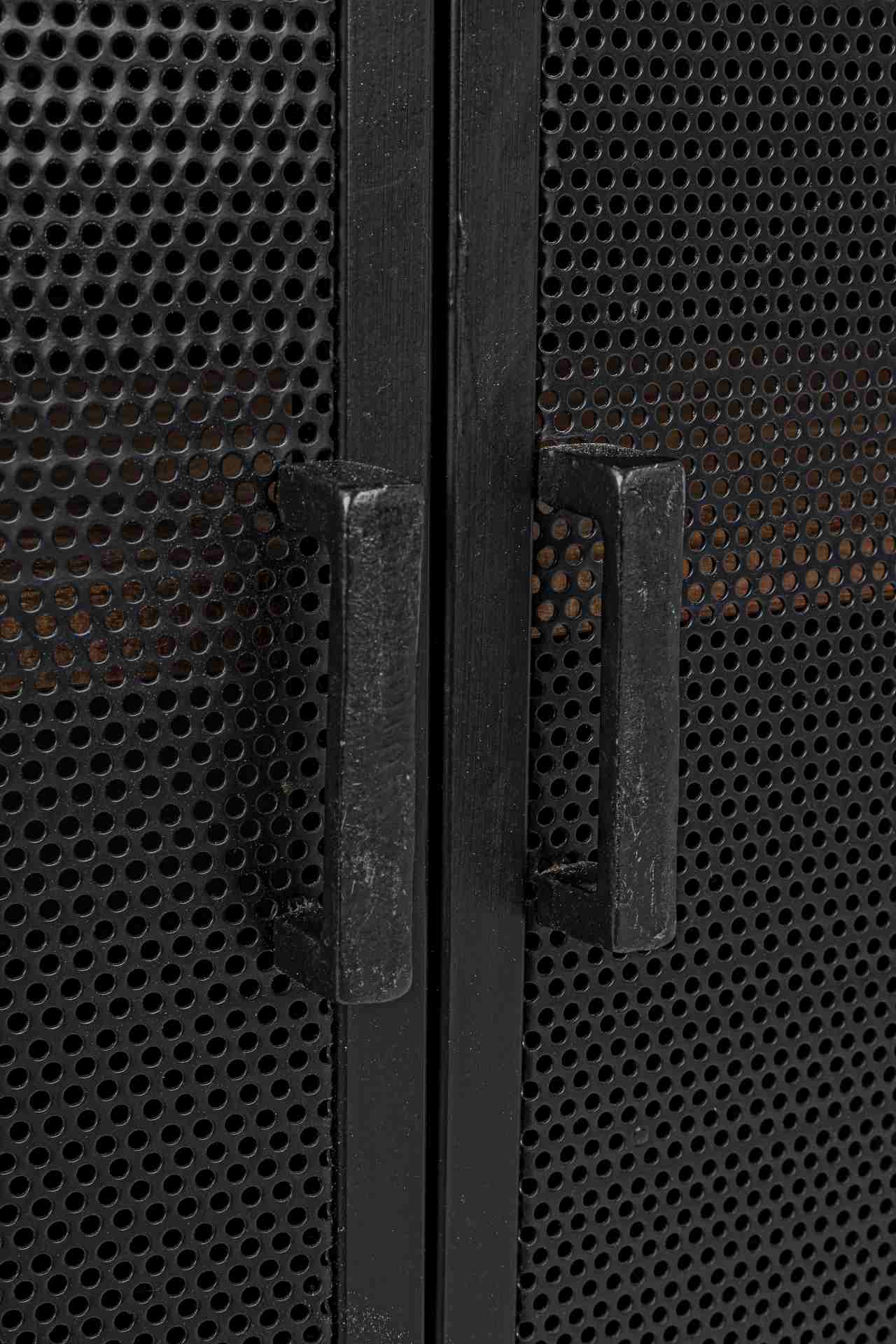 Die Kommode Roderic überzeugt mit ihrem industriellem Design. Gefertigt wurde sie aus Metall, welches einen schwarzen Farbton besitzt. Die Oberflächenplatte ist aus Mango-Holz. Die Kommode verfügt über zwei Türen. Die Breite beträgt 100 cm.
