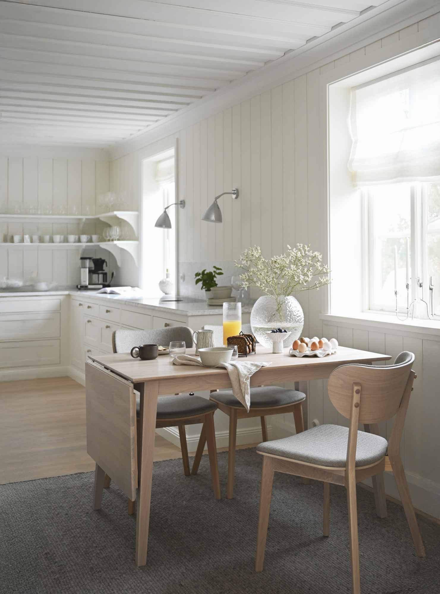 Komfortabel & schön – Stuhl Kato 2er Set, Whitewash / Grau Beige.