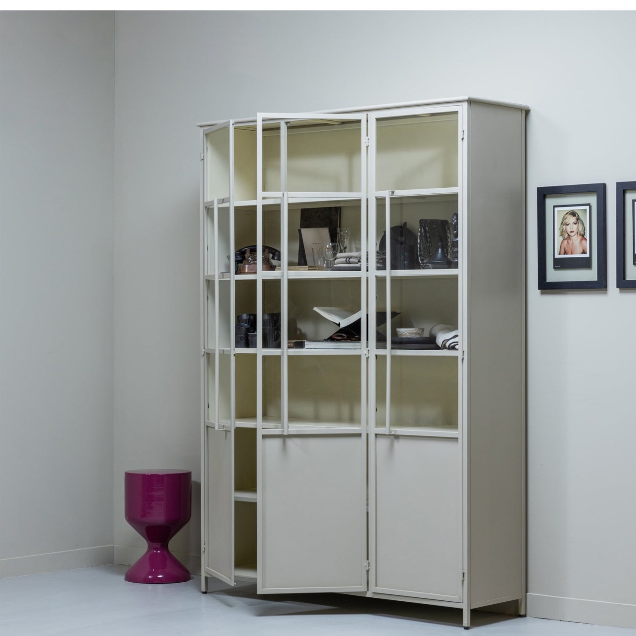 Vitrine Exhibit 3XL aus Metall, Sand