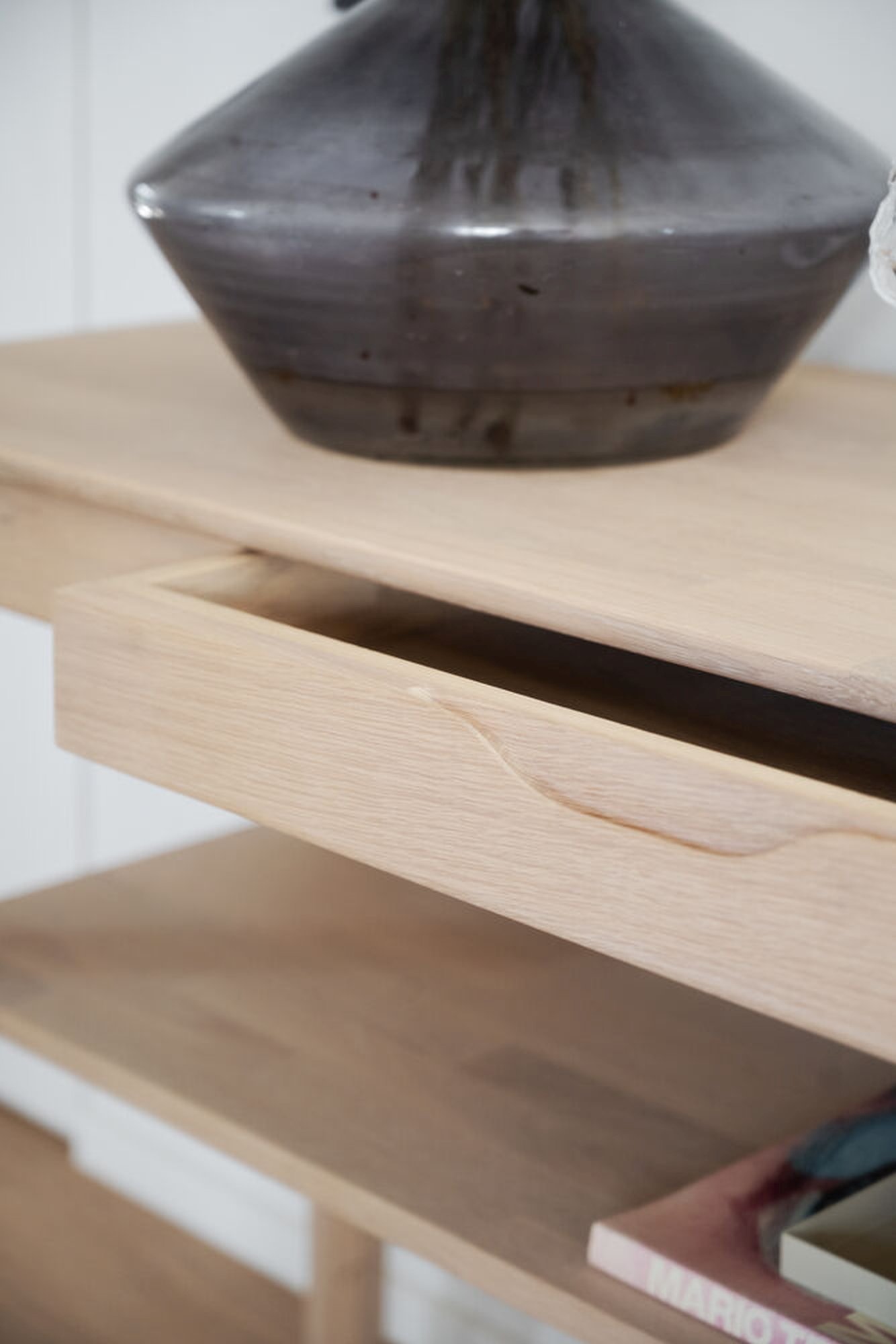 Konsole Markham mit Schublade, 140x40x75cm, Eiche Whitewash passt perfekt in stilvolle Wohnräume.