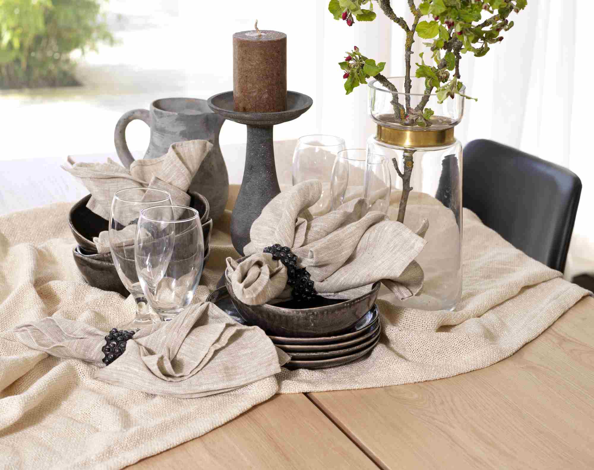 Komfortabel & schön – Esstisch Melville 210x95cm, Wildeiche Weiß pigmentiert.