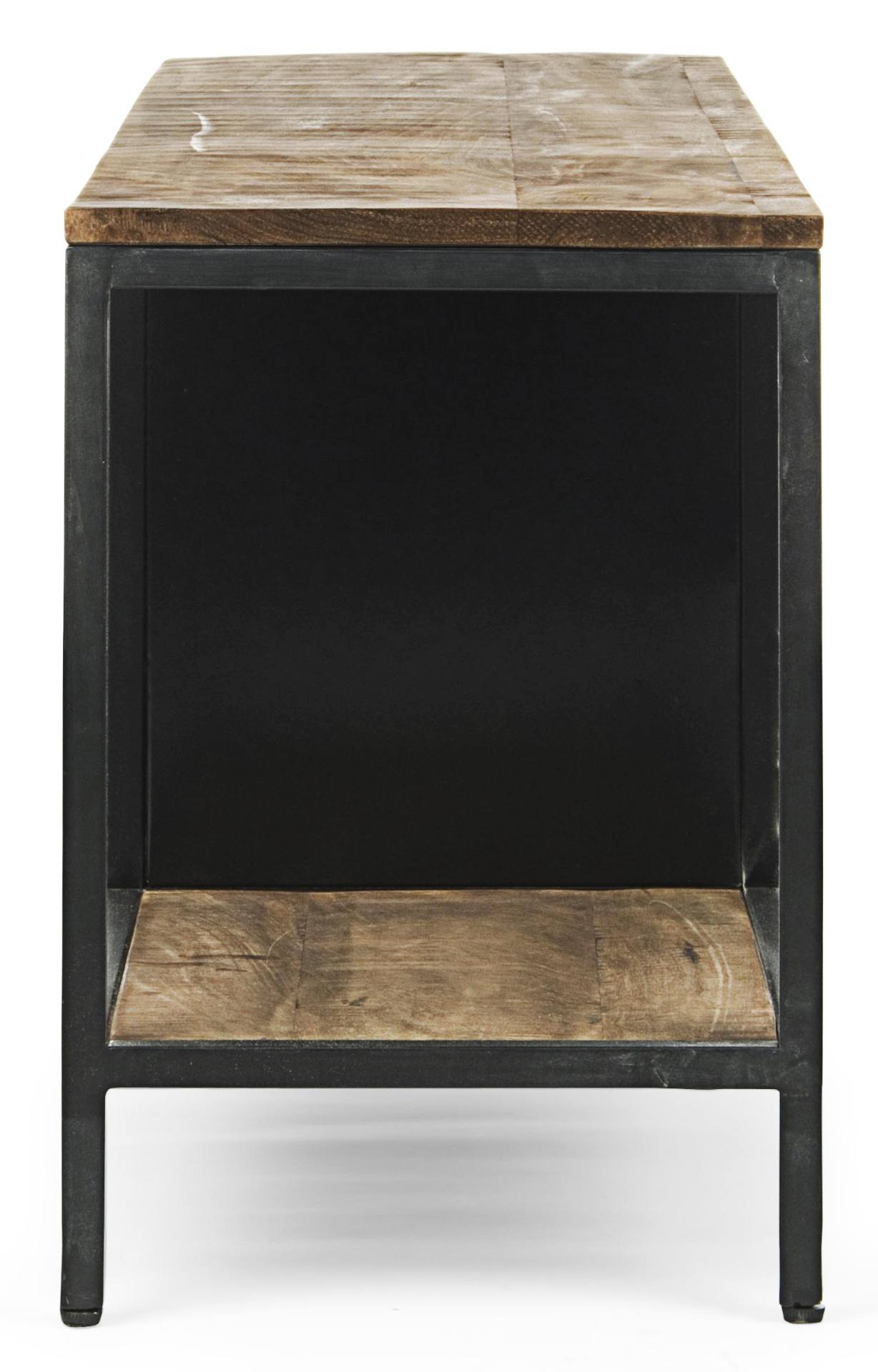 Das TV Board Roderic überzeugt mit seinem industriellen Design. Gefertigt wurde es aus Mangoholz, welches einen natürlichen Farbton besitzt. Das Gestell ist aus Metall und hat eine schwarze Farbe. Das TV Board verfügt über zwei Türen und ein Fach. Die Bre