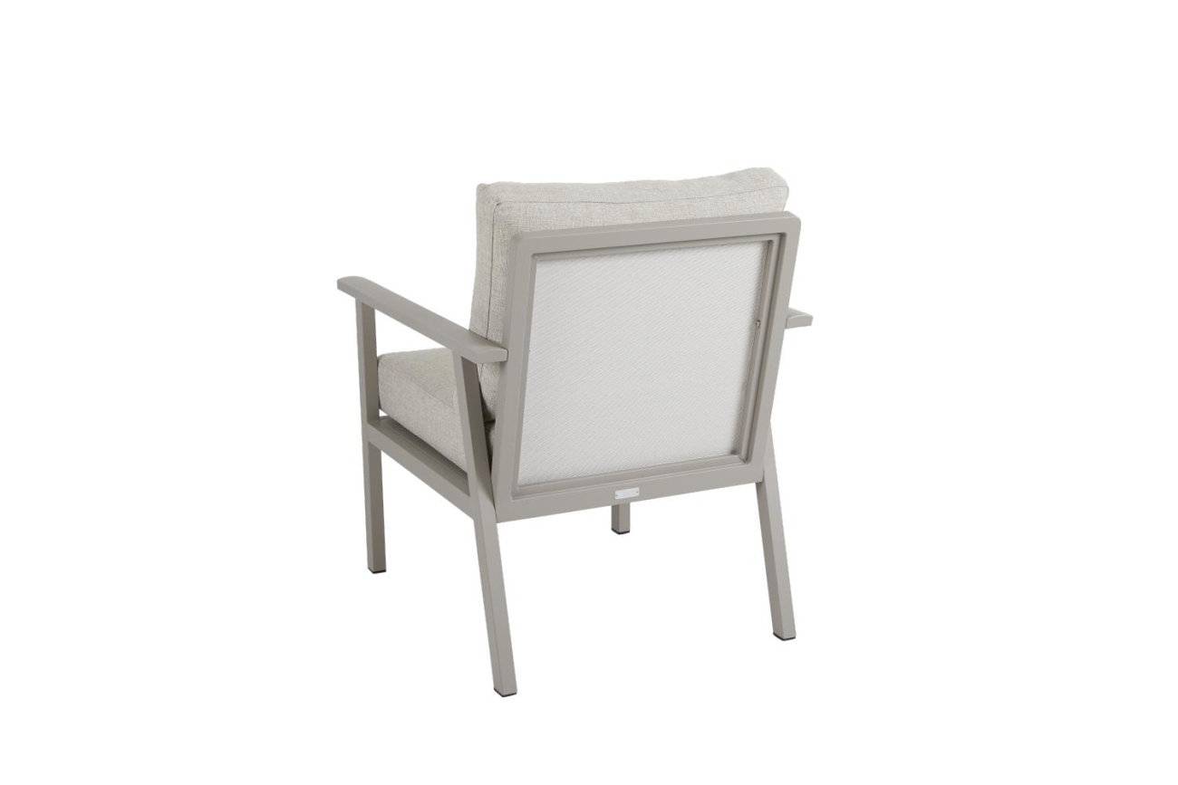 Der Gartensessel Samvaro Small überzeugt mit seinem modernen Design. Gefertigt wurde er aus Stoff, welcher einen kaki Farbton besitzt. Das Gestell ist aus Metall und hat eine kaki Farbe. Die Sitzhöhe des Sessels beträgt 48 cm.
