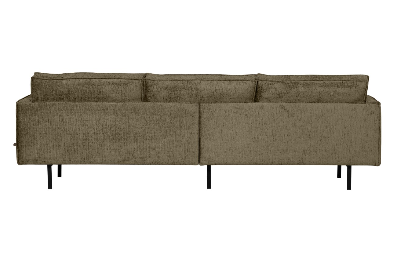 Das Sofa Rodeo überzeugt mit seinem modernen Stil. Gefertigt wurde es aus Struktursamt, welches einen dunkelbraunen Farbton besitzt. Das Gestell ist aus Metall und hat eine schwarze Farbe. Das Sofa besitzt eine Breite von 277 cm.
