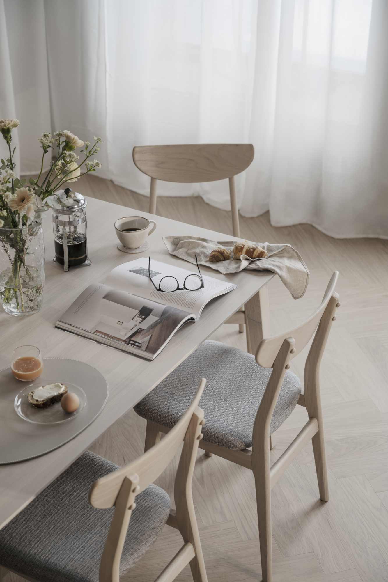 Klapptisch Filippa, 120/165x80cm, Eiche Weiß pigmentiert – stilvoller Blickfang für Ihr Zuhause.