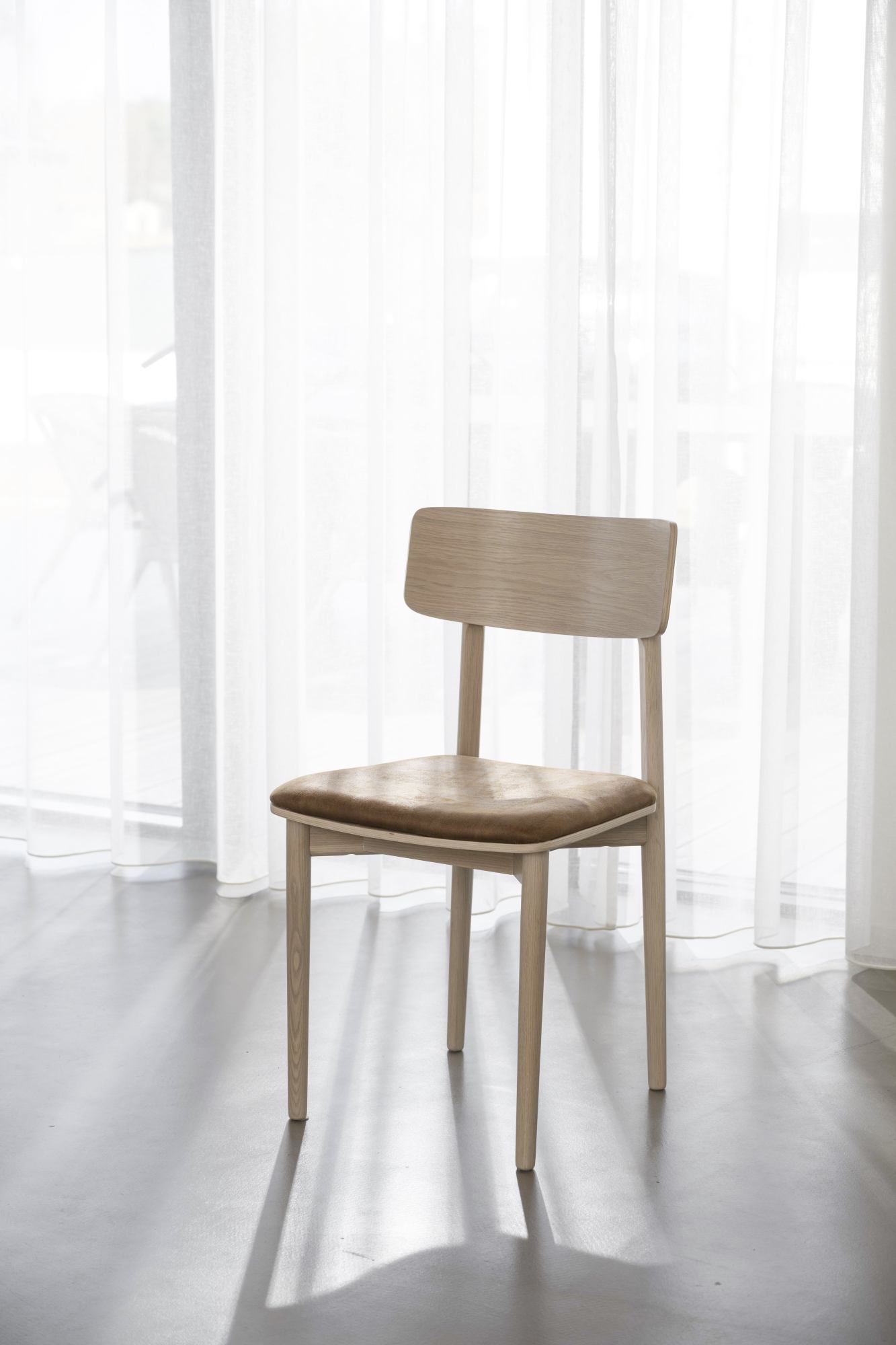 Machen Sie Ihr Zuhause komplett mit Stuhl Wolcott 2er Set, Eiche Whitewash / Braun.