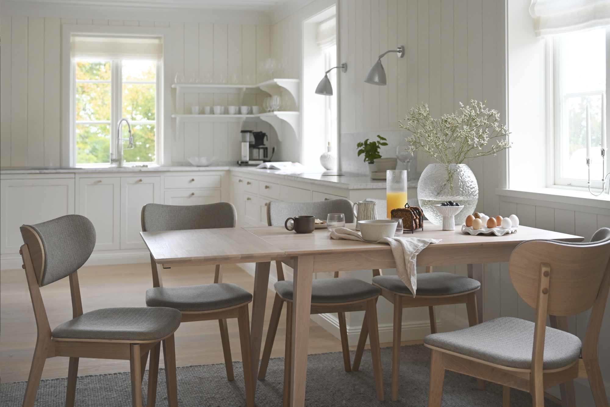 Komfortabel & schön – Stuhl Kato 2er Set, Whitewash / Grau Beige.
