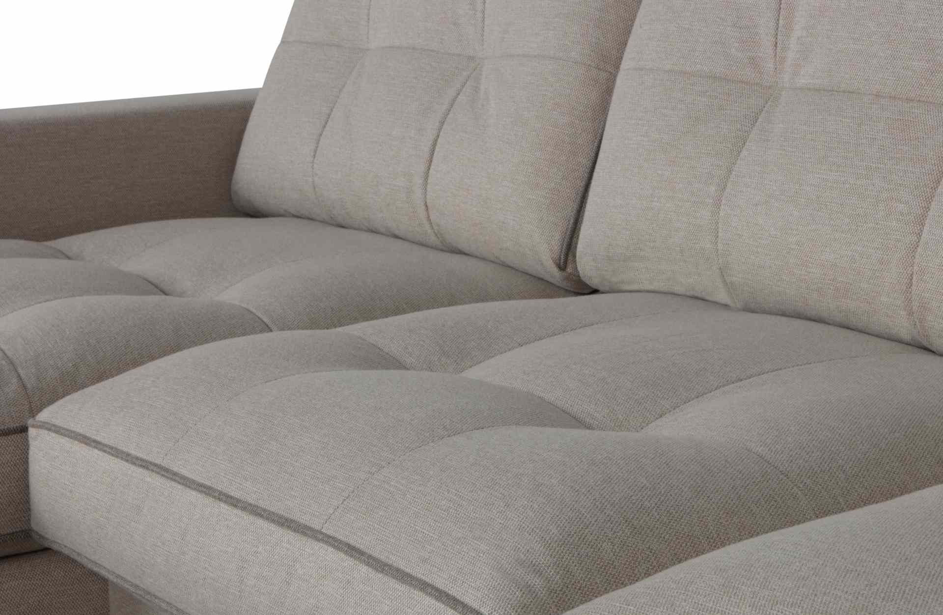 Das Ecksofa Lisa überzeugt mit seinem klassischen Design. Gefertigt wurde es aus Kunststofffasern, welche einen einen grauen Farbton besitzen. Die Ausführung des Sofas ist Links. Die Sitzhöhe beträgt 51 cm.