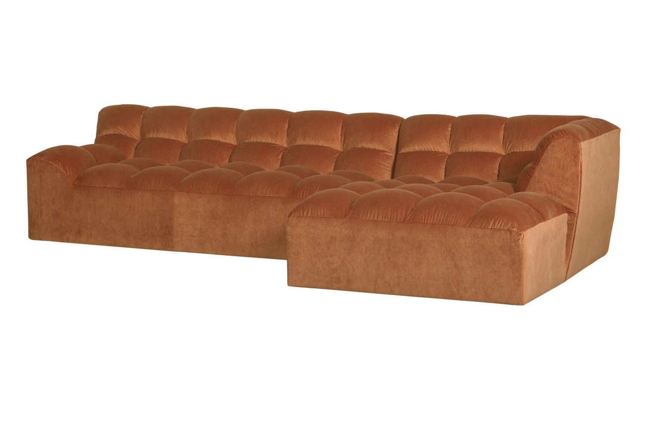 Das Ecksofa Allure überzeugt mit seinem modernen Design. Gefertigt wurde es aus Samt, welches einen braunen Farbton besitzt. Die Füße ist aus Kunststoff und hat eine schwarze Farbe. Das Sofa hat eine Größe von 324x165x79 cm.