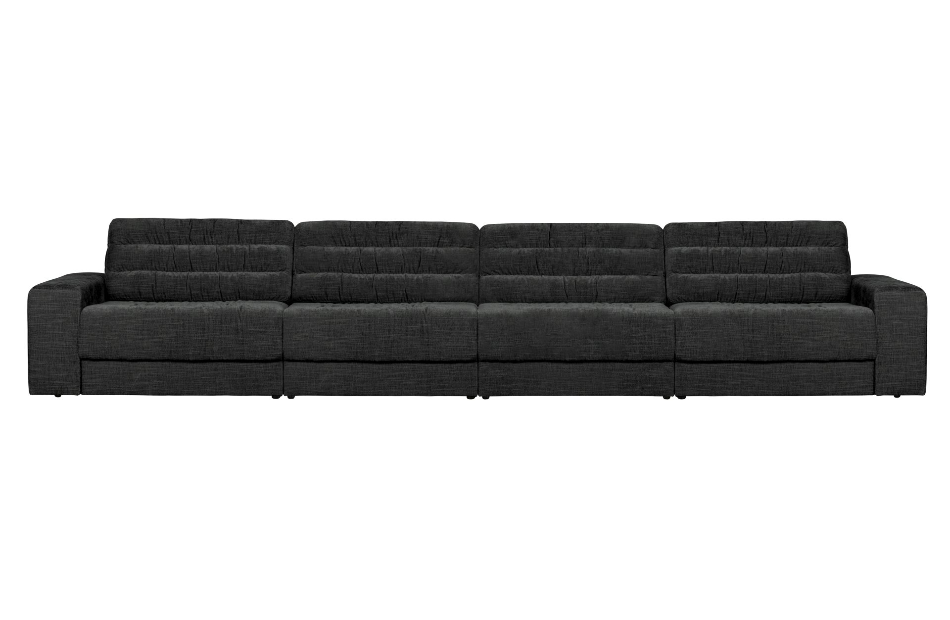 Das Sofa Date überzeugt mit seinem klassischen Design. Gefertigt wurde es aus einem Vintage Stoff, welcher einen Anthrazit Farbton besitzen. Das Gestell ist aus Kunststoff und hat eine schwarze Farbe. Das Sofa hat eine Breite von 406 cm.