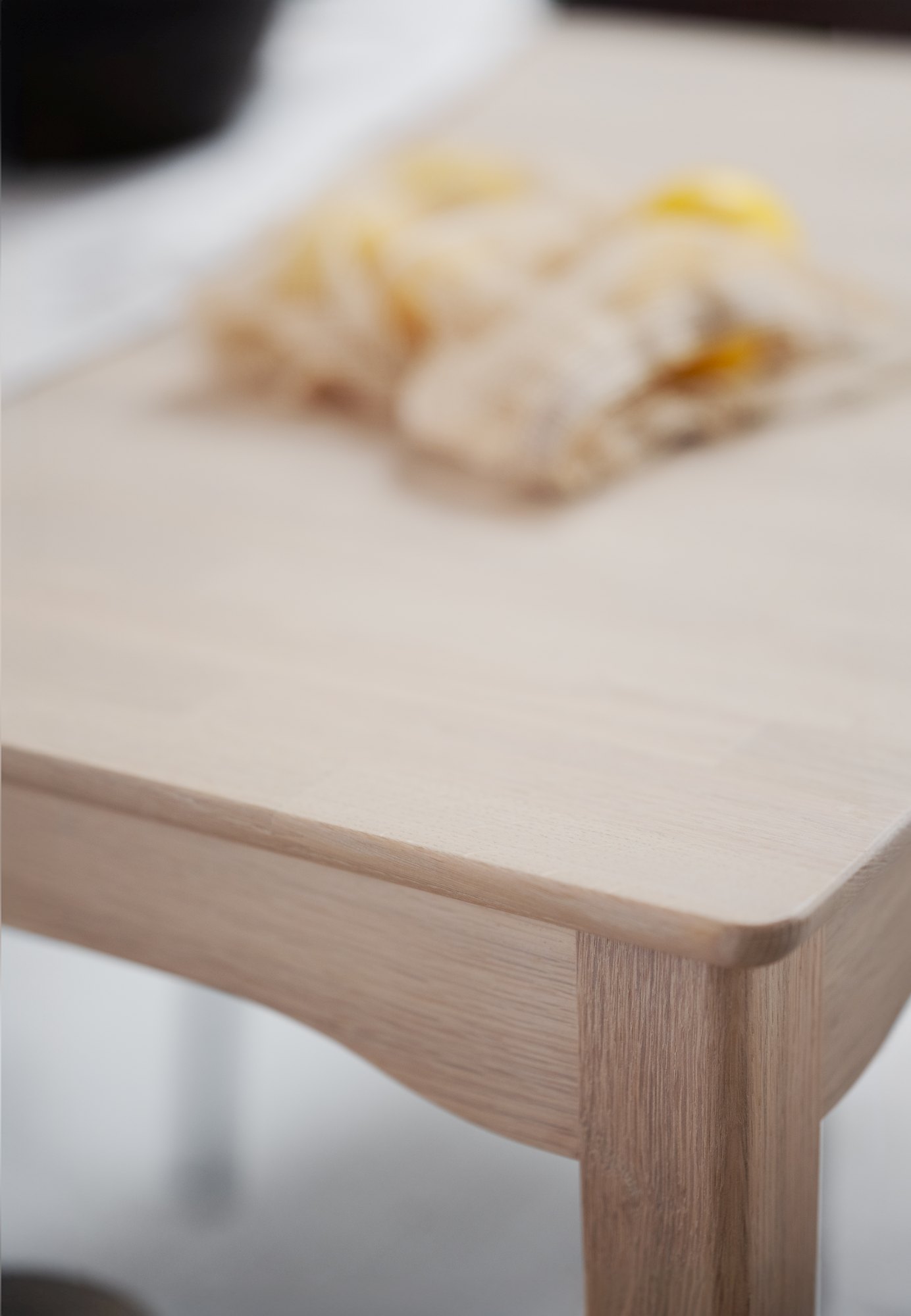 Design trifft Funktion: Esstisch Markham 180x90cm, Eiche Weiß pigmentiert.