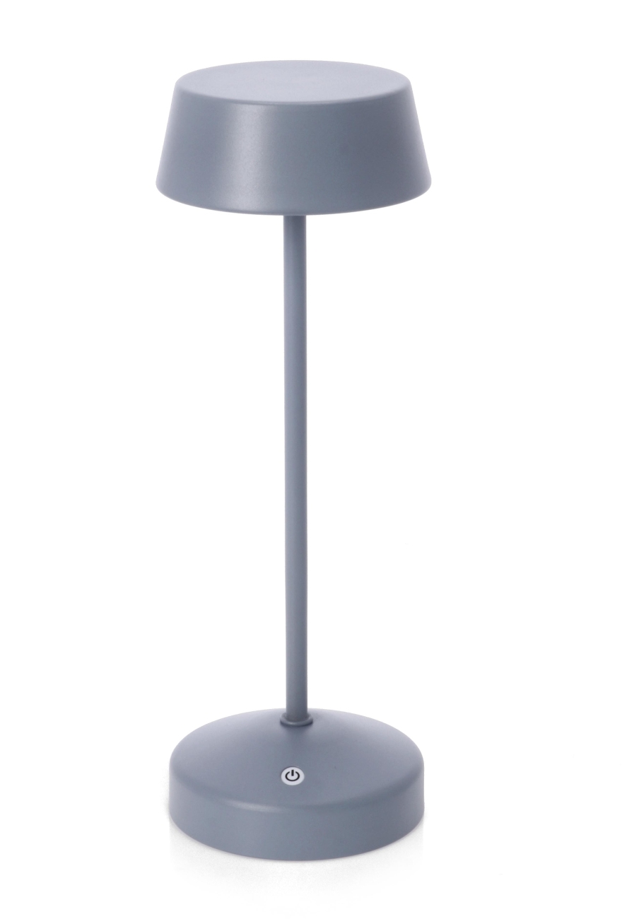 Die Outdoor Lampe Esprit überzeugt mit ihrem modernen Design. Gefertigt wurde sie aus Metall, welches einen blauen Farbton besitzt. Die Lampe besitzt eine Höhe von 33 cm.