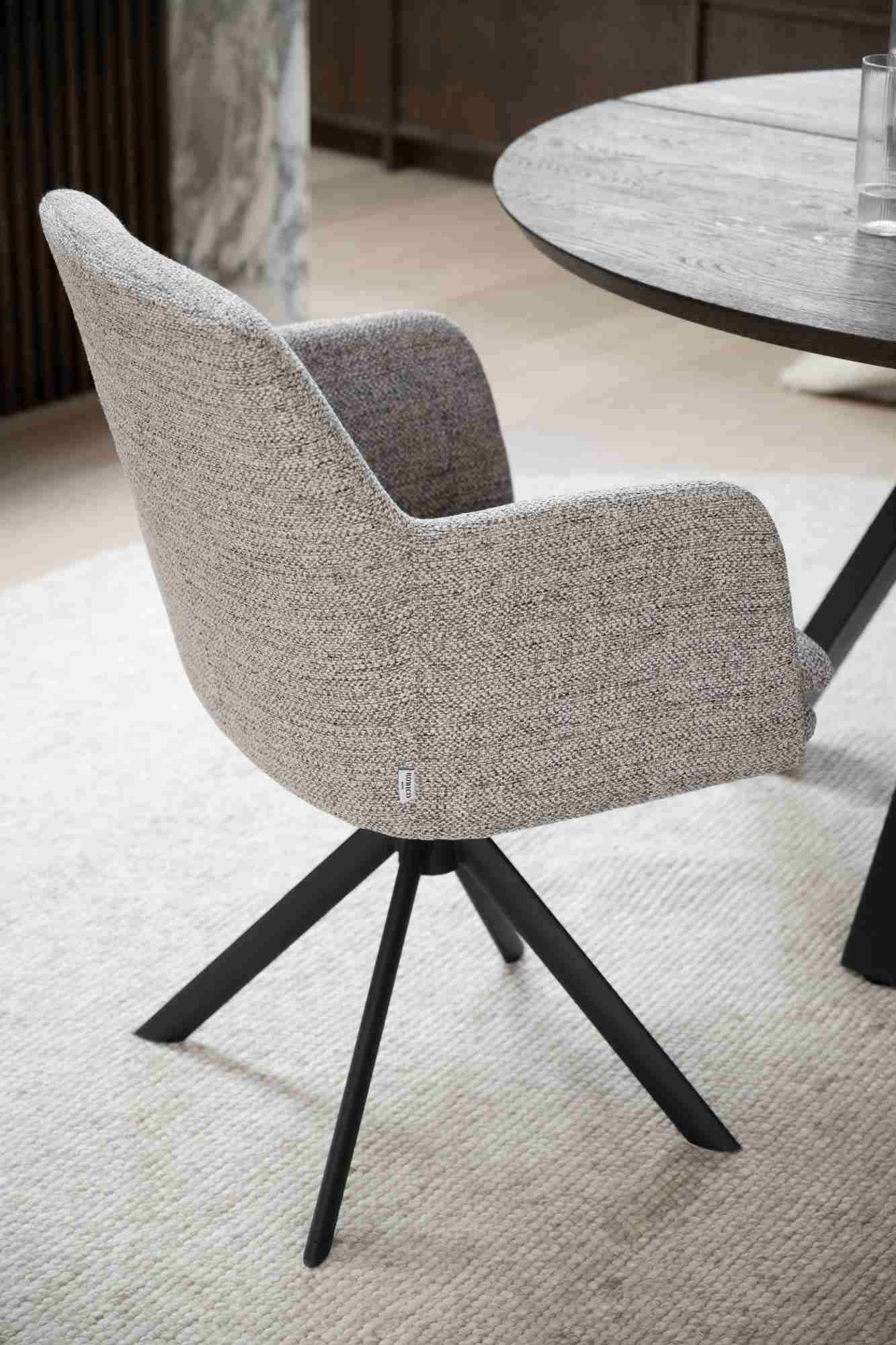 Stuhl Gladstone 2er Set mit Armlehnen, drehbar, Dunkelbeige passt perfekt in stilvolle Wohnräume.