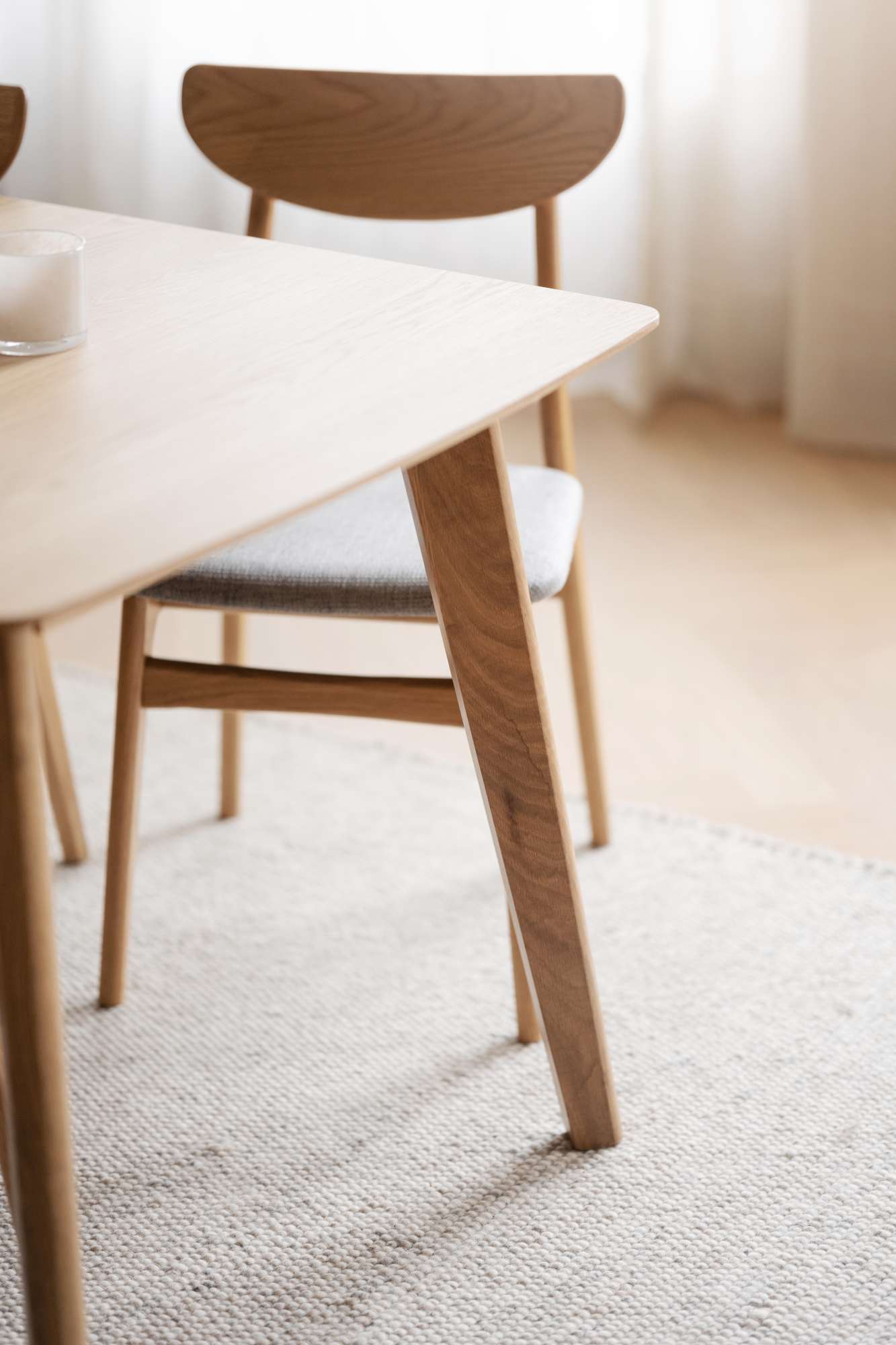 Esstisch Cirrus mit Auszug, Eiche 190/235cm passt perfekt in stilvolle Wohnräume.