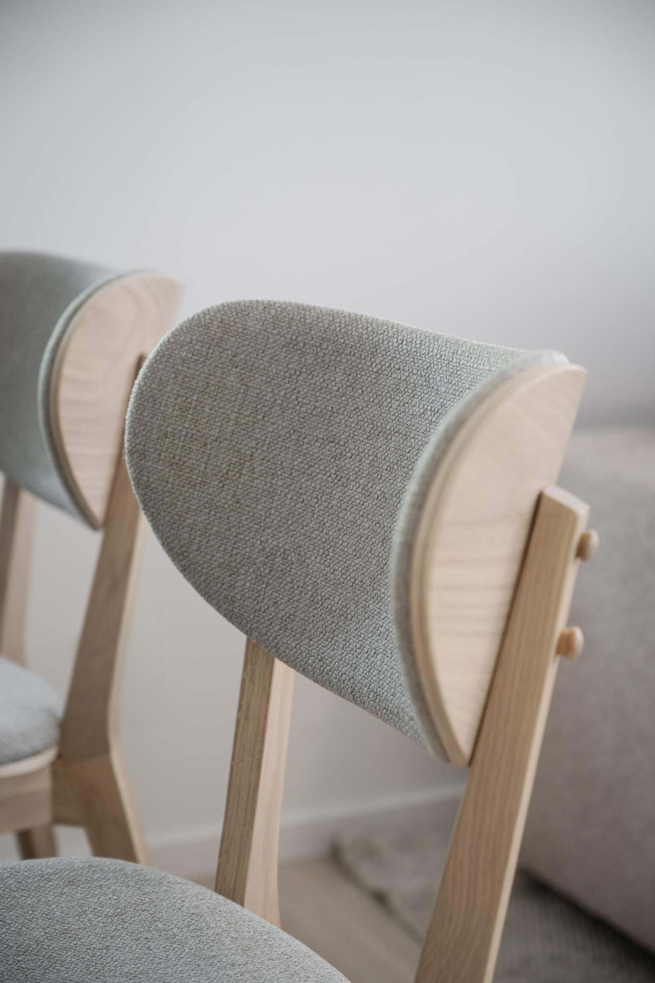 Stuhl Kato 2er Set, Whitewash / Hellgrau passt perfekt in stilvolle Wohnräume.