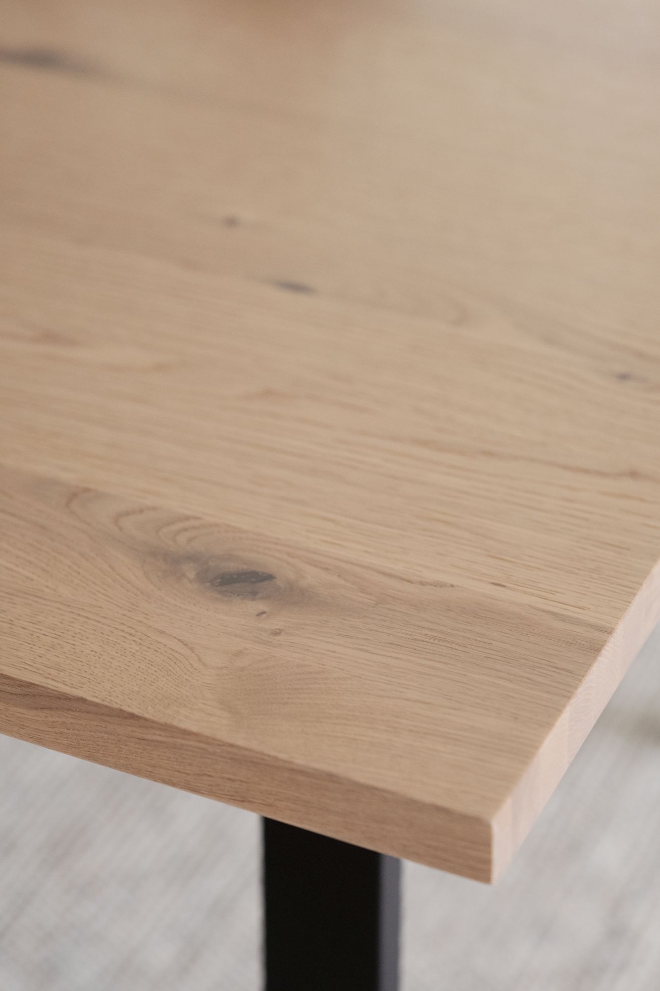 Esstisch Winnipeg 200x100cm, Eiche Weiß pigmentiert passt perfekt in stilvolle Wohnräume.