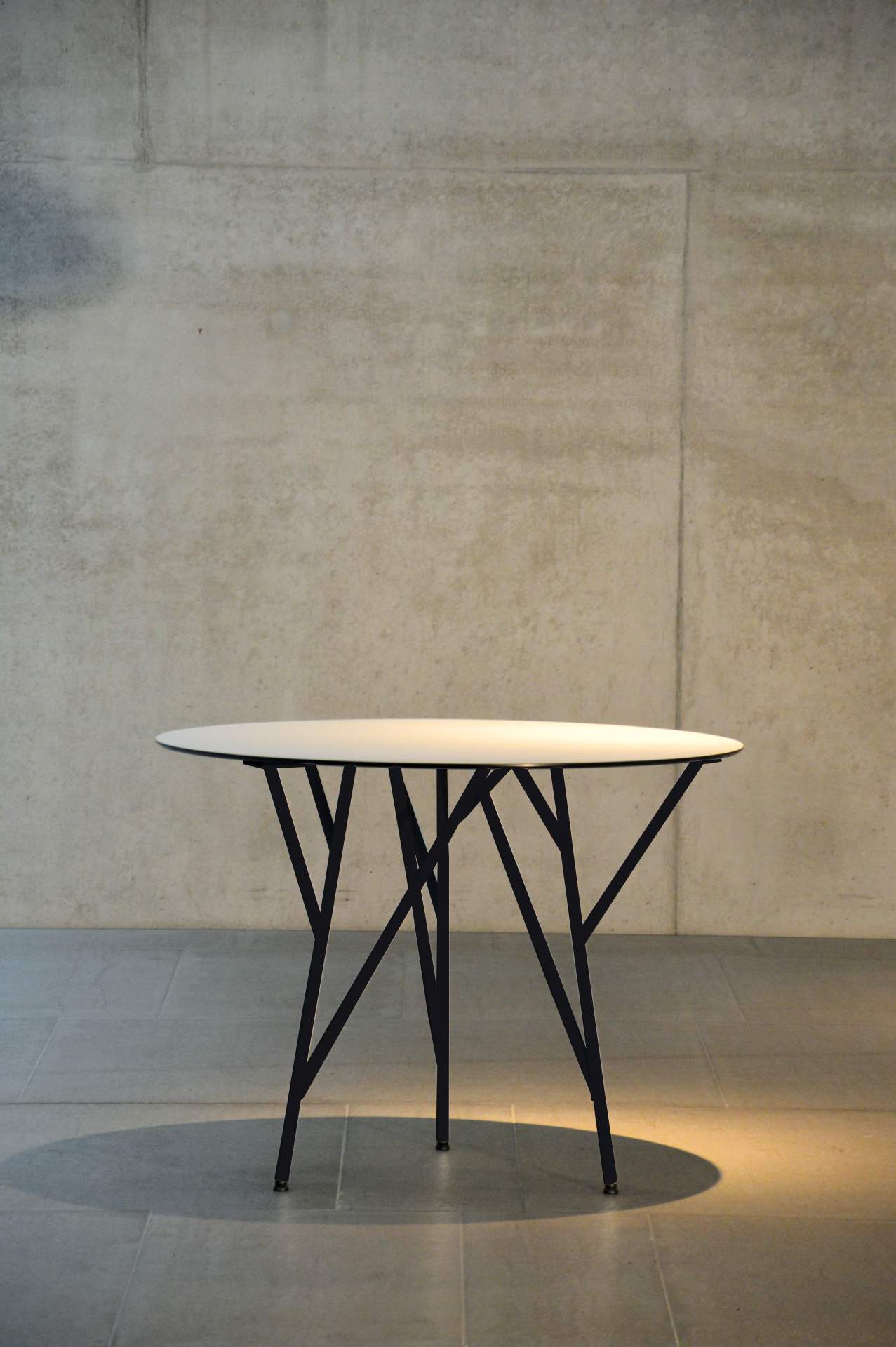 Esstisch Astwerk HPL, Ø 100 cm, Schwarz Esstisch Astwerk HPL, Ø 100 cm, Schwarz