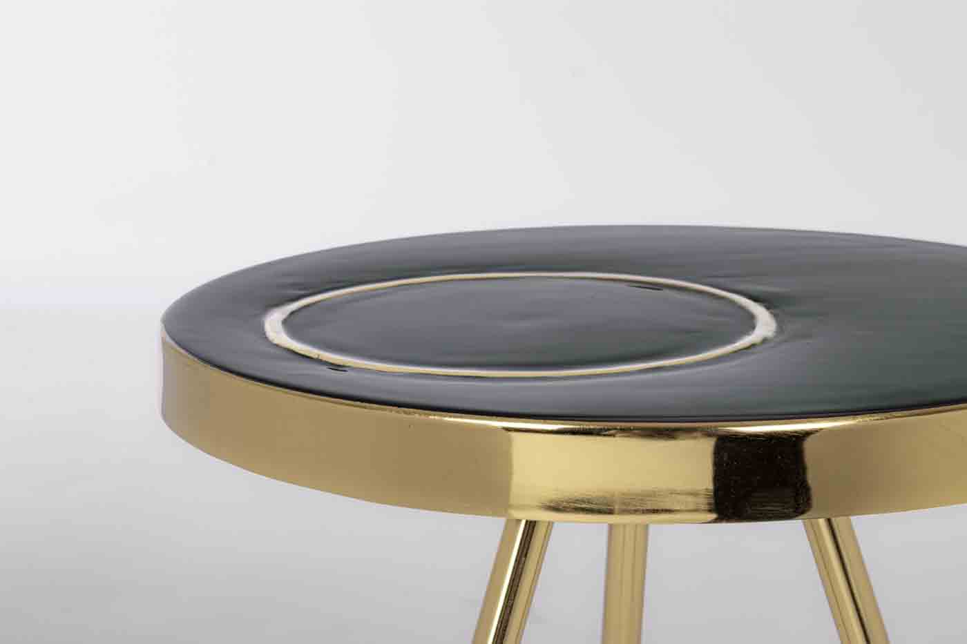 Beistelltisch Kesar in einem modernen Design. Gefertigt aus Metall in einem schwarzen Farbton. Marke Bizotto.