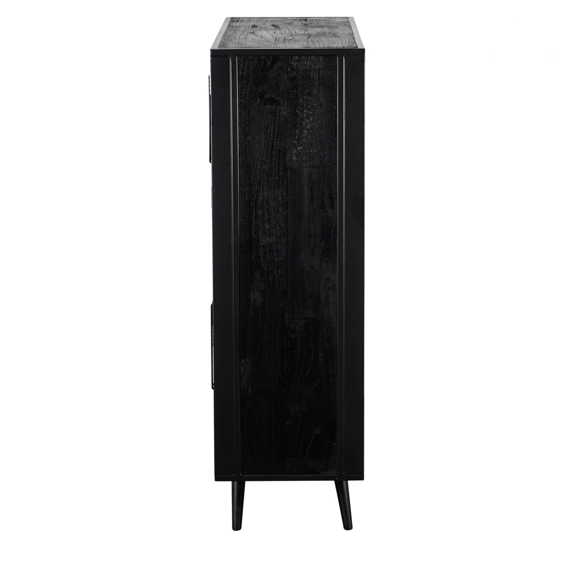 Das Highboard Nordic Mindi Rattan überzeugt mit seinem Industriellen Design. Gefertigt wurde es aus Rattan und Mindi Holz, welches einen schwarzen Farbton besitzt. Das Gestell ist aus Metall und hat eine schwarze Farbe. Das Highboard verfügt über vier Tür