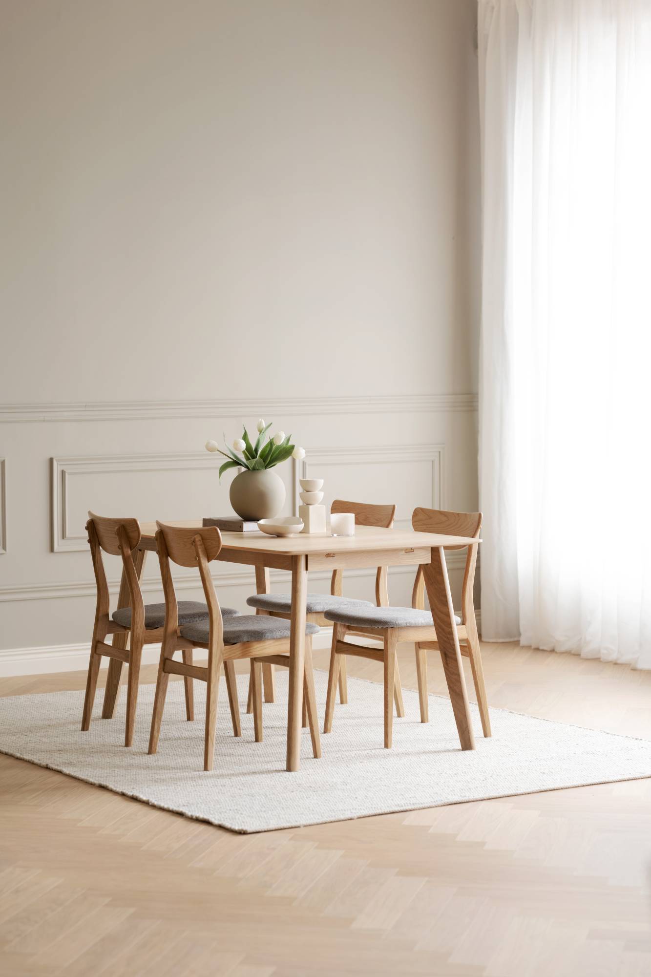 Design trifft Funktion: Stuhl Rodham 2er Set, Eiche / Hellgrau.