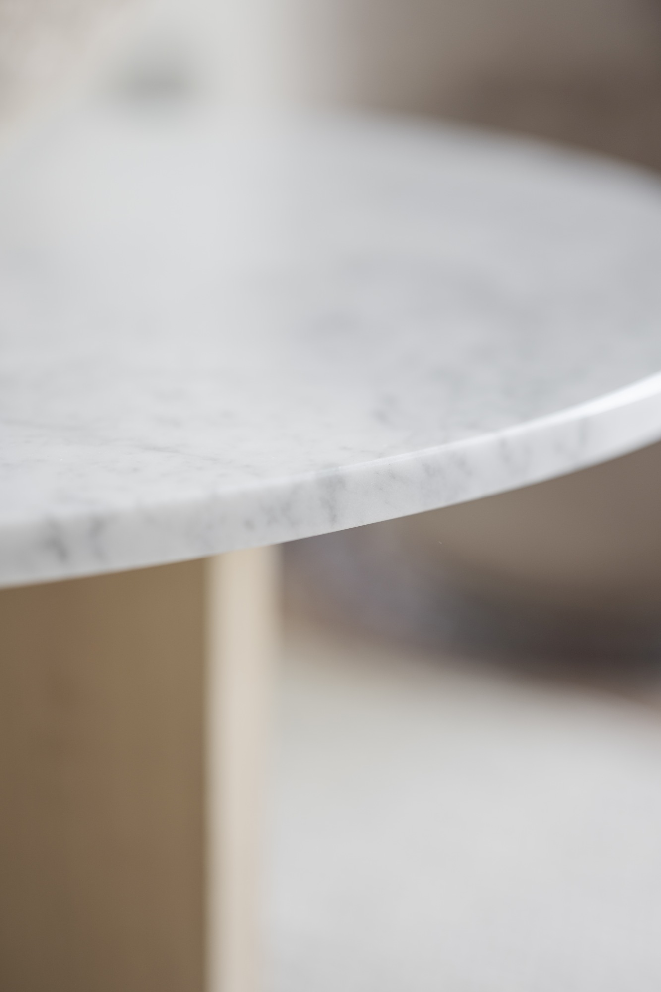 Couchtisch Brooksville, Marmor Rund 90cm, Weiß / Weiß – überzeugt mit zeitlosem Stil.